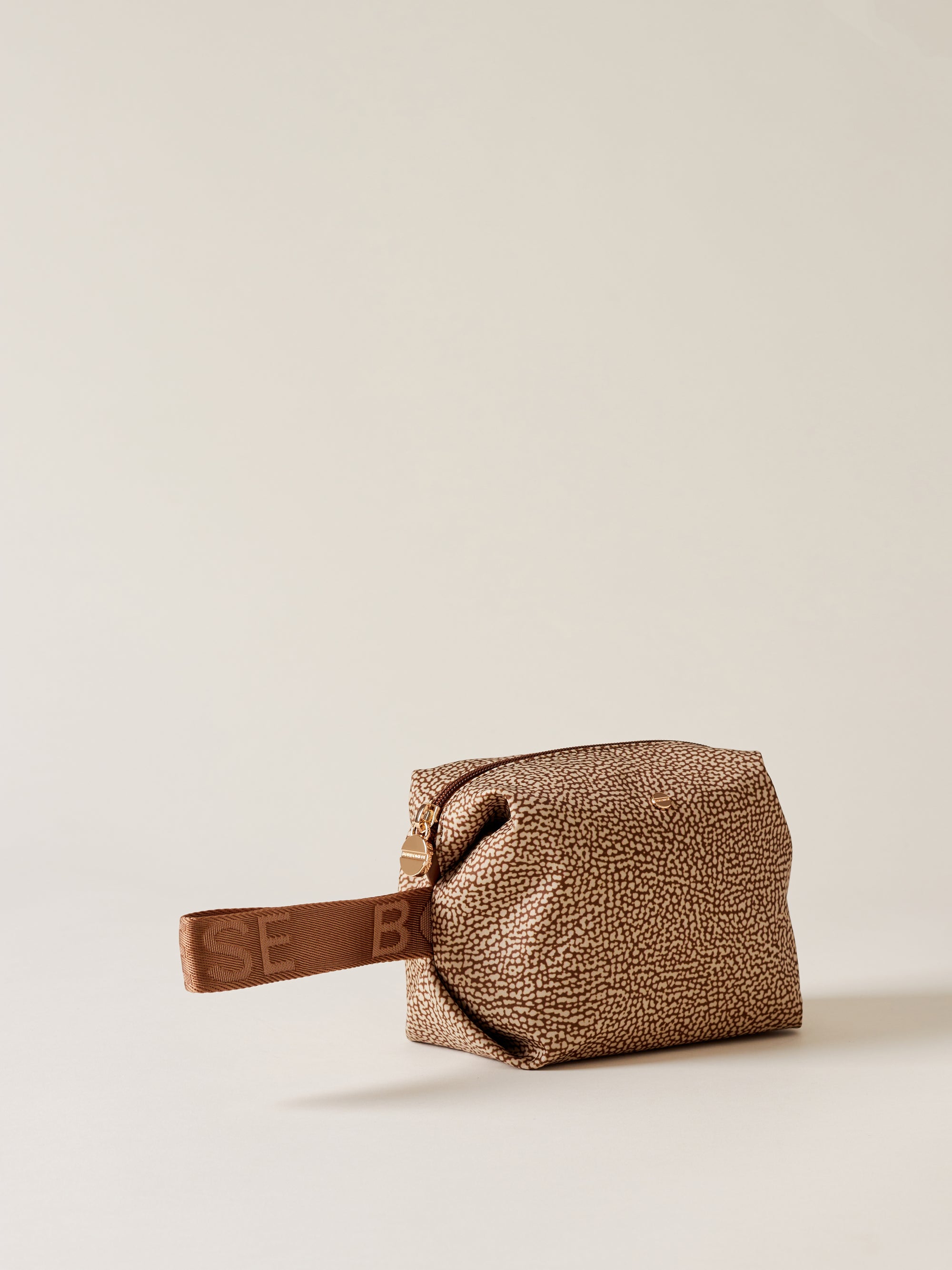 https://admin.shopify.com/store/gulieshop/products/15875905421661#:~:text=https%3A//www.gulieshop.it%20%E2%80%BA%20products%20%E2%80%BA%20borbonese%2Dportacosmetici%2Dc%2Dmaniglia%2D932025i15