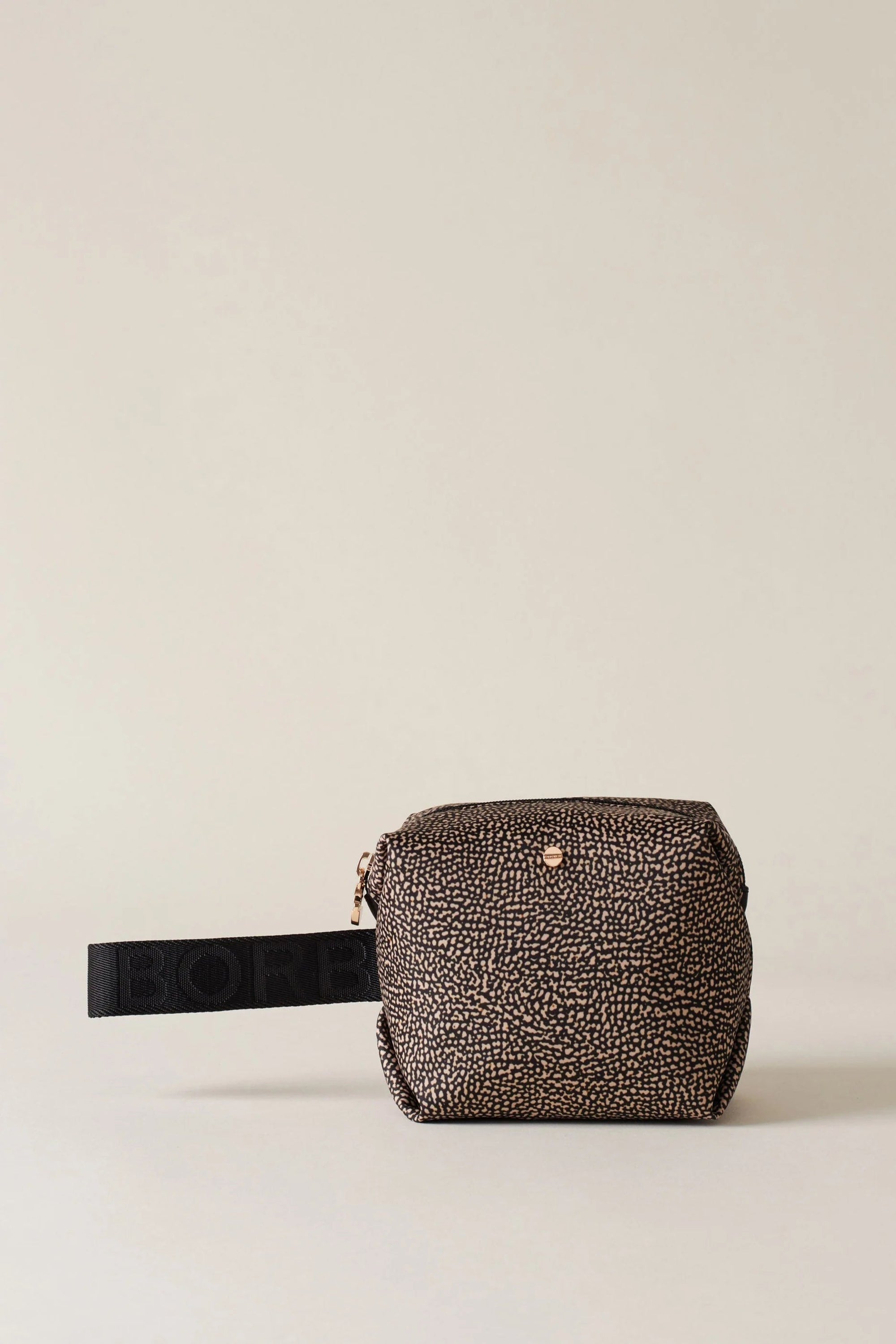 https://admin.shopify.com/store/gulieshop/products/15875905356125#:~:text=https%3A//www.gulieshop.it%20%E2%80%BA%20products%20%E2%80%BA%20borbonese%2Dportatutto%2Dl%2Dc%2Dmaniglia%2D91020060i15