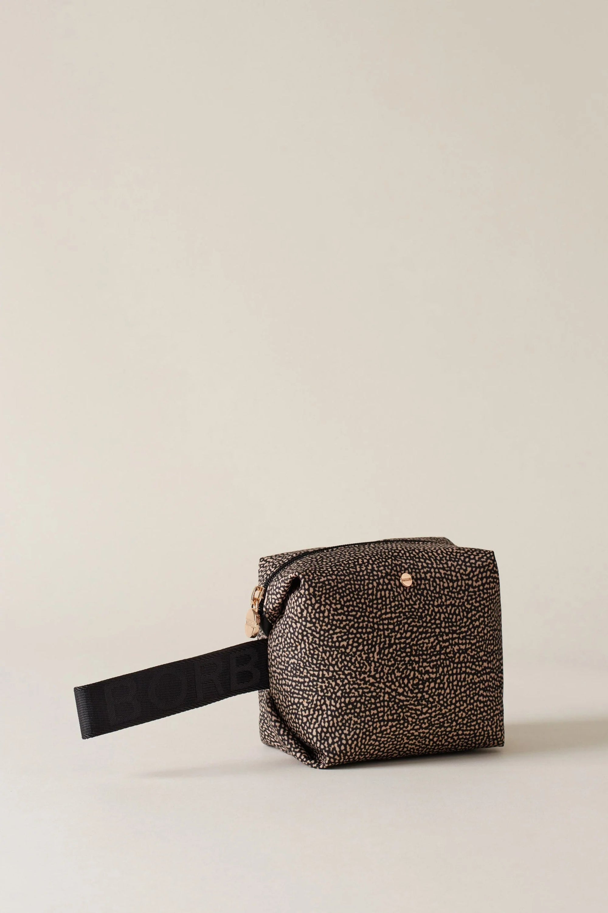https://admin.shopify.com/store/gulieshop/products/15875905356125#:~:text=https%3A//www.gulieshop.it%20%E2%80%BA%20products%20%E2%80%BA%20borbonese%2Dportatutto%2Dl%2Dc%2Dmaniglia%2D91020060i15