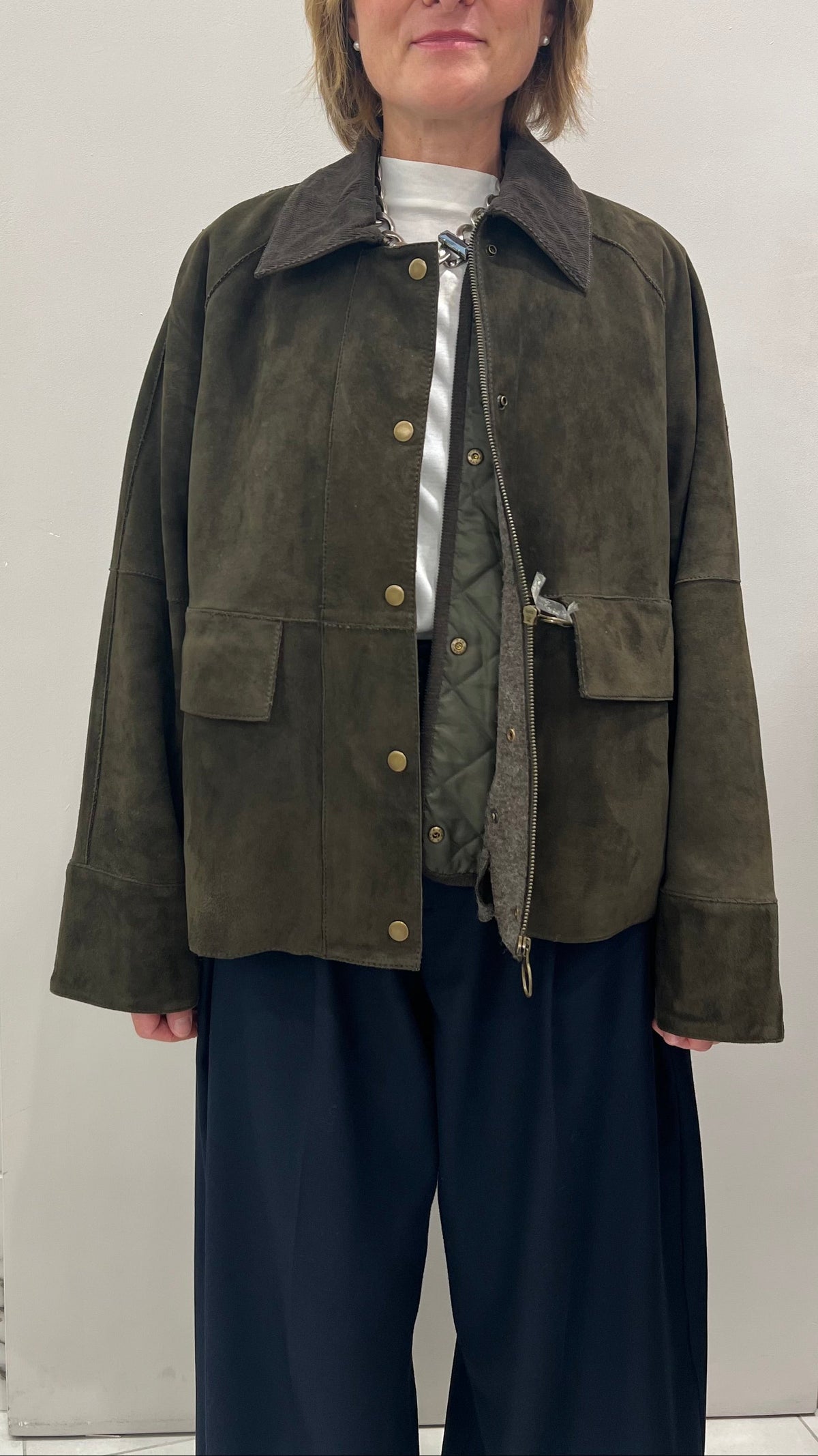 https://admin.shopify.com/store/gulieshop/products/16595731874141#:~:text=https%3A//www.gulieshop.it%20%E2%80%BA%20products%20%E2%80%BA%20jackie%2Dgiacca%2Din%2Dsuede%2Dinterno%2Dstaccabile%2Dcameron