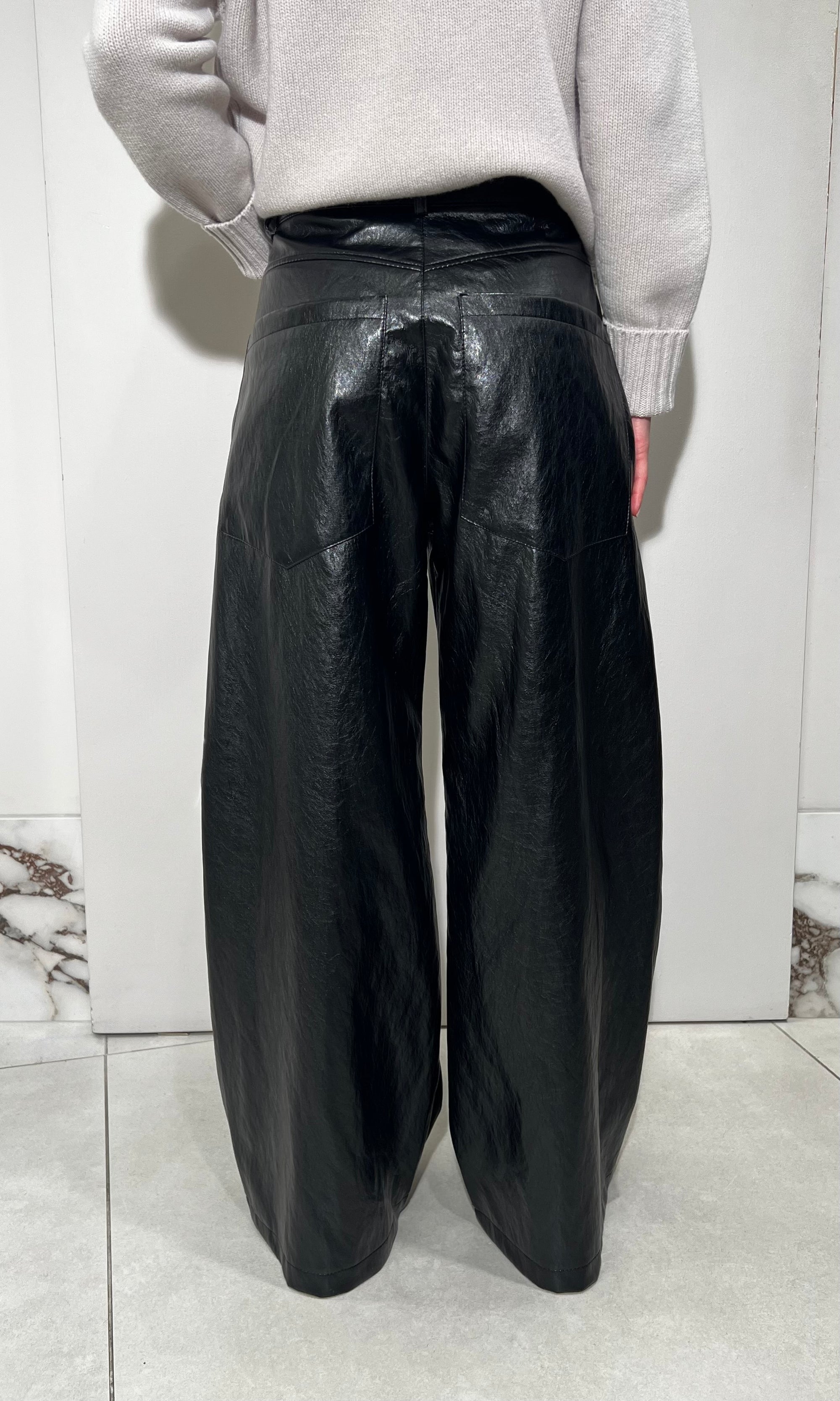 https://admin.shopify.com/store/gulieshop/products/15740343910749#:~:text=https%3A//www.gulieshop.it%20%E2%80%BA%20products%20%E2%80%BA%20tensione%2Din%2Dpantalone%2Din%2Decopelle%2D224155%2Dn