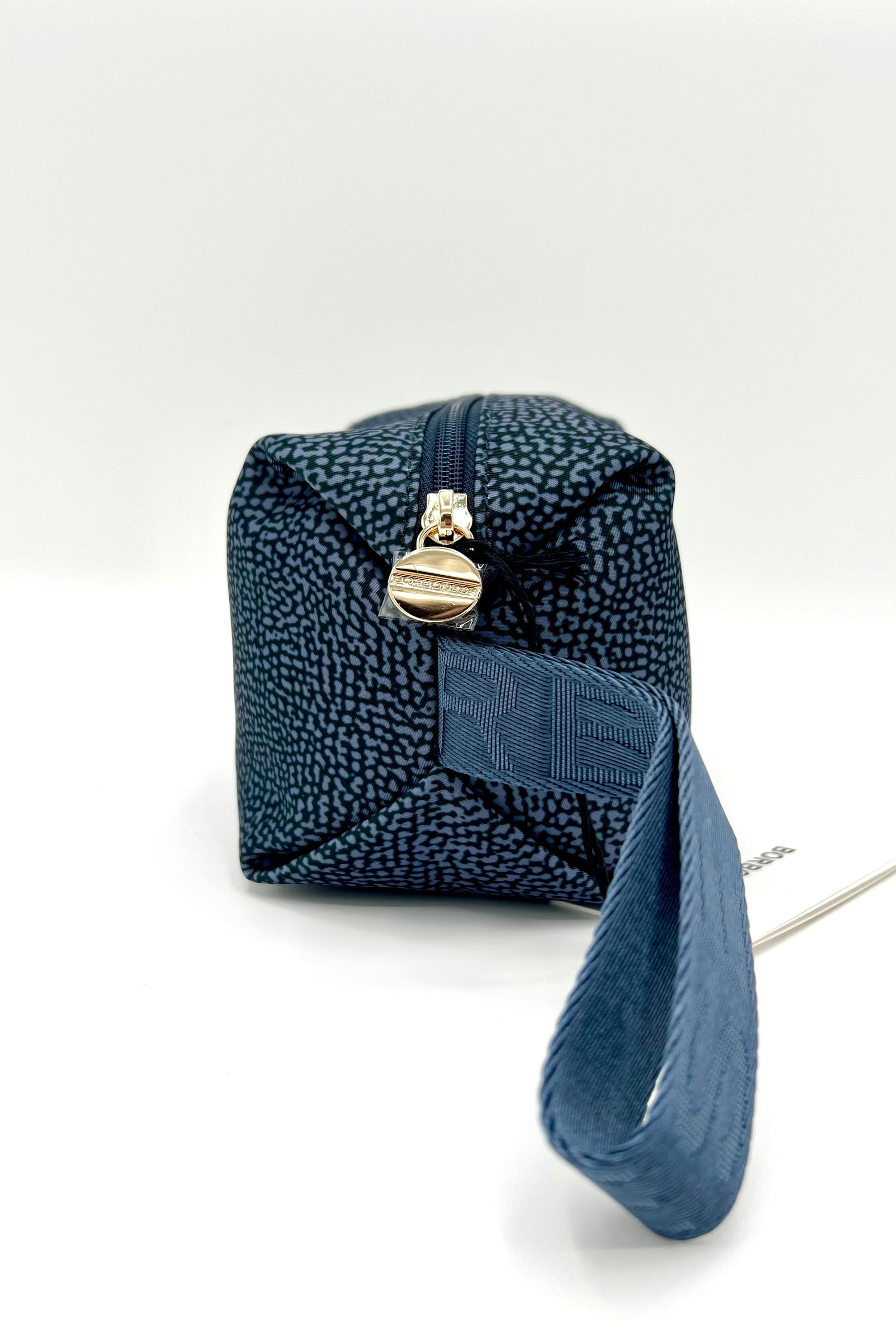 https://admin.shopify.com/store/gulieshop/products/16115544162653#:~:text=https%3A//www.gulieshop.it%20%E2%80%BA%20products%20%E2%80%BA%20borbonese%2Dportacosmetici%2Dc%2Dmaniglia%2D932025i15%2D2