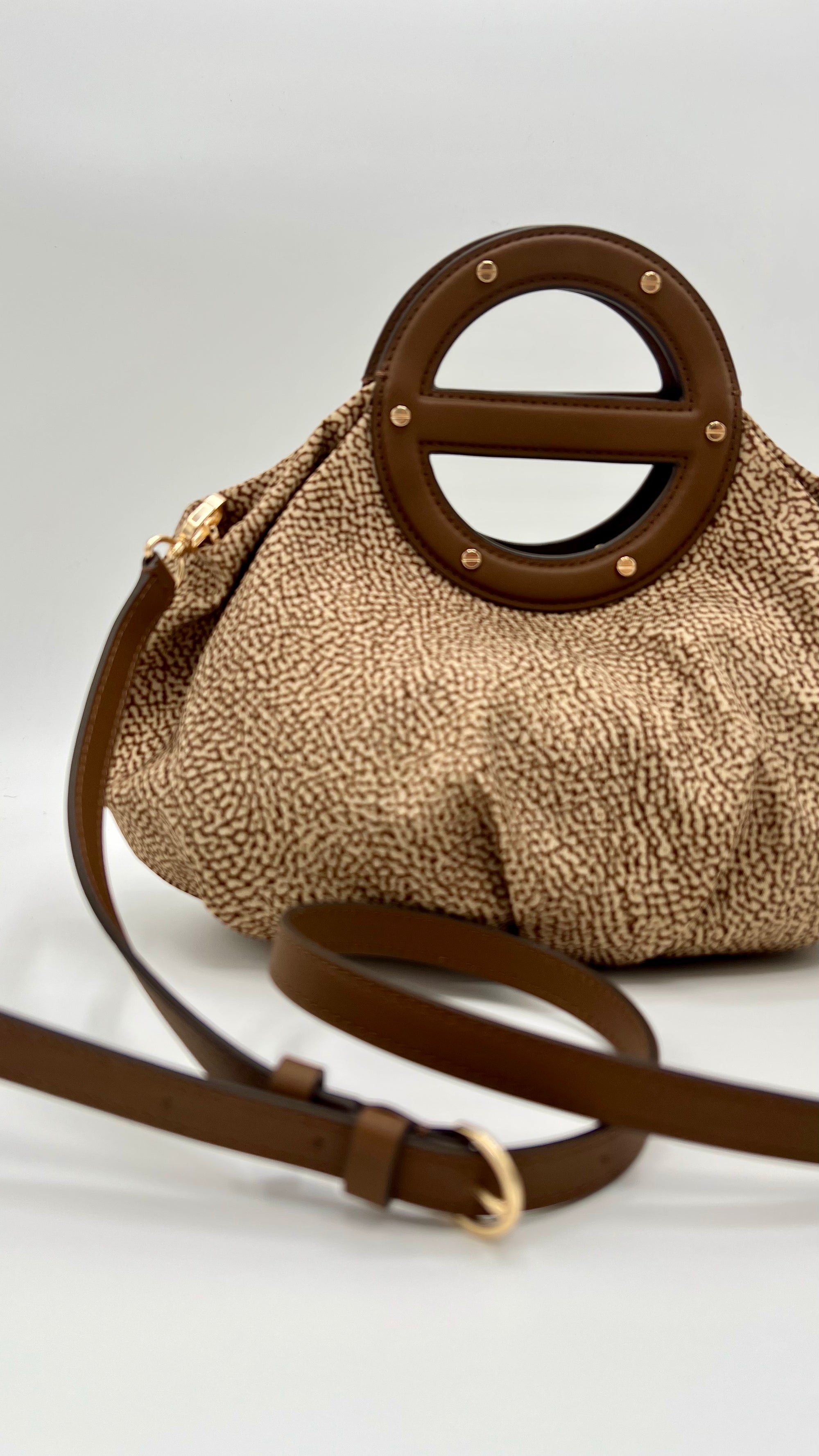 https://admin.shopify.com/store/gulieshop/products/15989763604829#:~:text=https%3A//www.gulieshop.it%20%E2%80%BA%20products%20%E2%80%BA%20borbonese%2Dborsa%2Da%2Dmano%2D91010210ah1%2D2