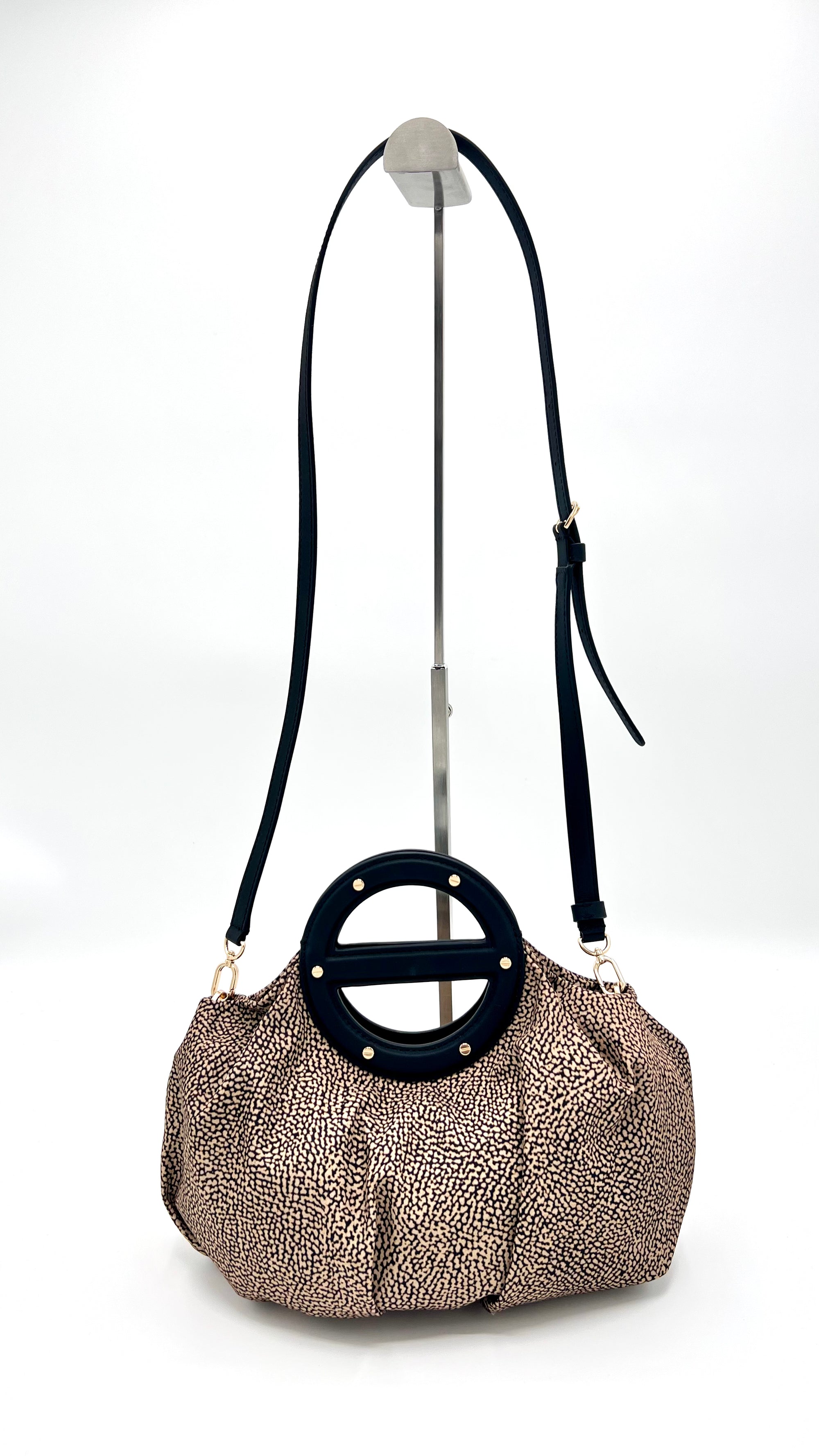 https://admin.shopify.com/store/gulieshop/products/15989763539293#:~:text=https%3A//www.gulieshop.it%20%E2%80%BA%20products%20%E2%80%BA%20borbonese%2Dborsa%2Da%2Dmano%2D91010210ah1%2D1