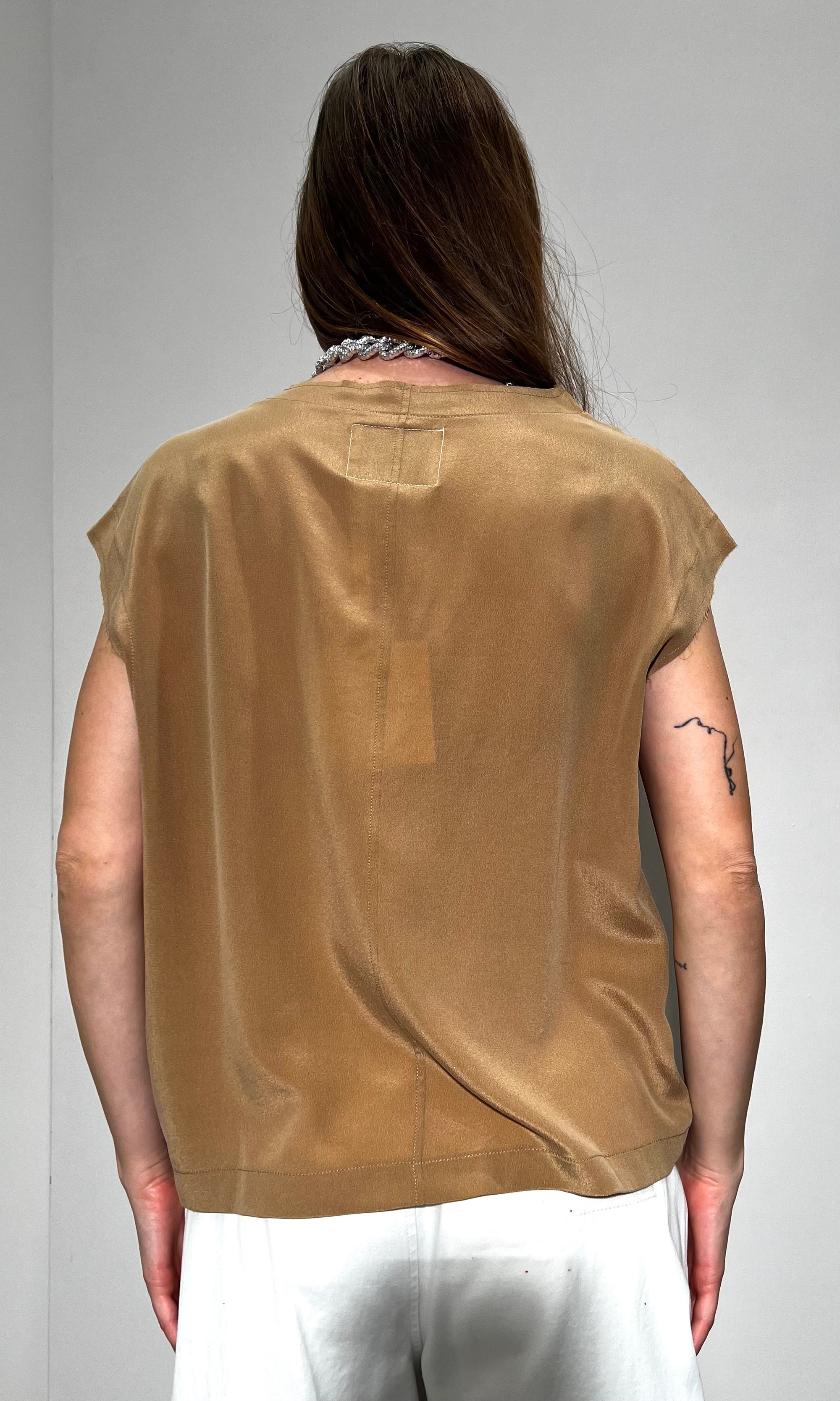 https://admin.shopify.com/store/gulieshop/products/15732748845405#:~:text=https%3A//www.gulieshop.it%20%E2%80%BA%20products%20%E2%80%BA%20jei%2Do%2Dtop%2Din%2Dseta%2D4562
