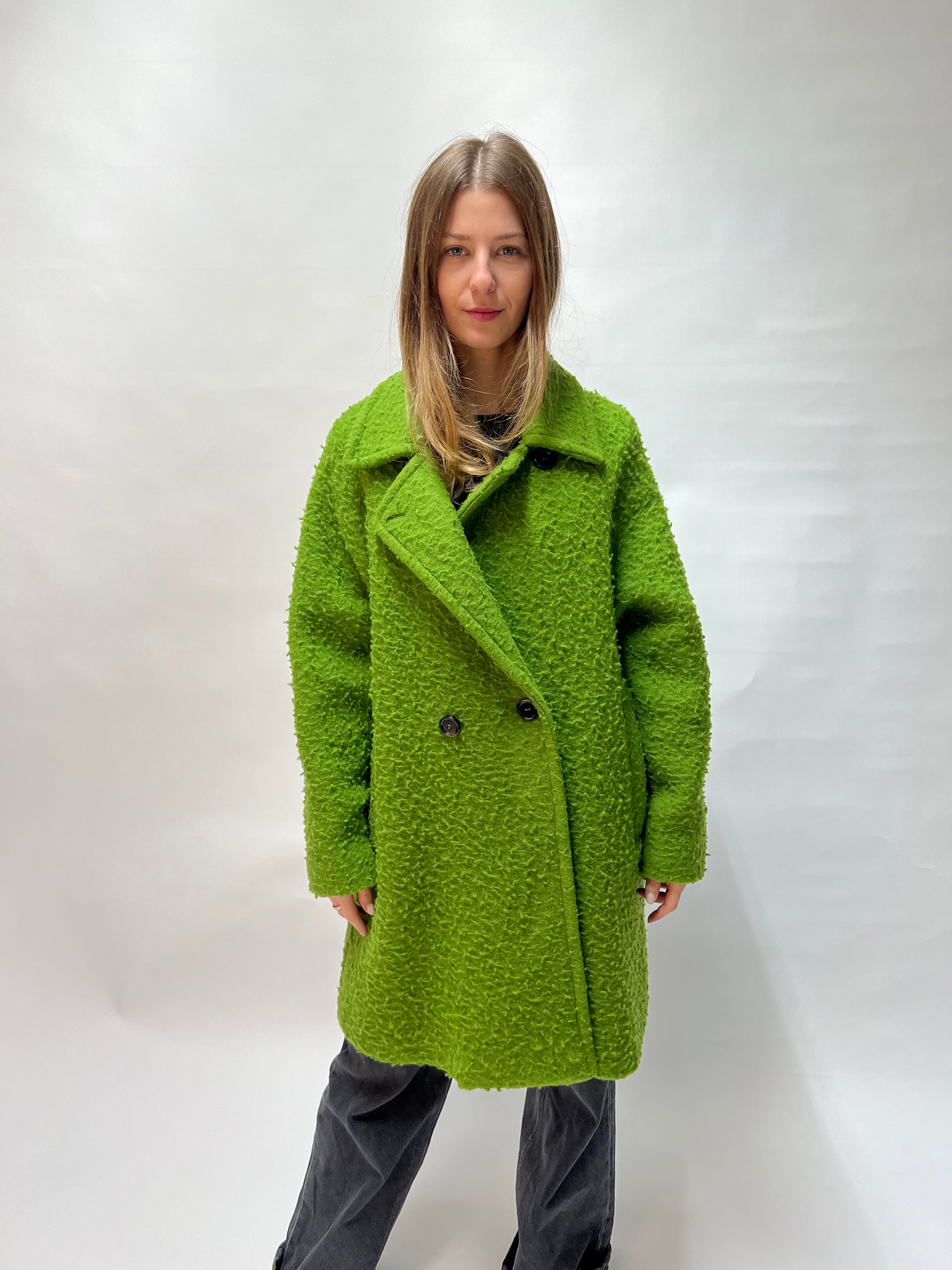 https://admin.shopify.com/store/gulieshop/products/14756464066909#:~:text=https%3A//www.gulieshop.it%20%E2%80%BA%20products%20%E2%80%BA%20v%2Dlab%2Dcappotto%2Din%2Dlana%2Dcasentino%2Dfw36621