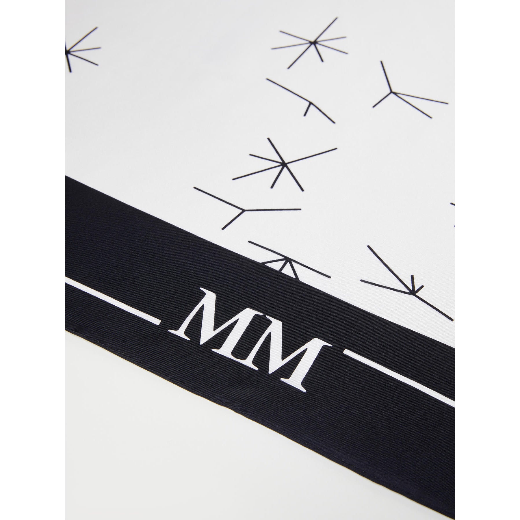 https://admin.shopify.com/store/gulieshop/products/15239508099421#:~:text=https%3A//www.gulieshop.it%20%E2%80%BA%20products%20%E2%80%BA%20maxmara%2Dmm%2Dfoulard%2Din%2Dseta%2Dcammeo