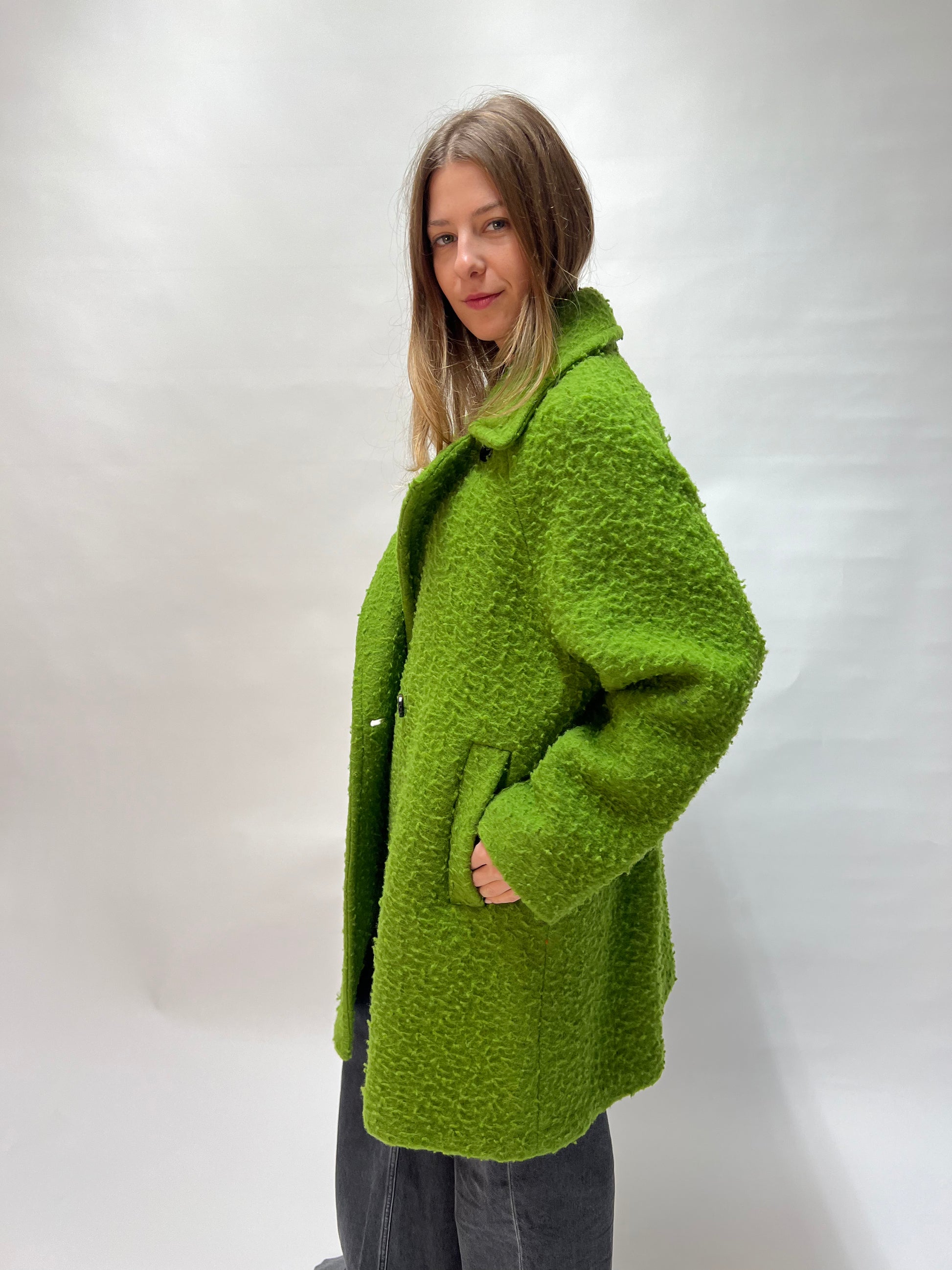https://admin.shopify.com/store/gulieshop/products/14756464066909#:~:text=https%3A//www.gulieshop.it%20%E2%80%BA%20products%20%E2%80%BA%20v%2Dlab%2Dcappotto%2Din%2Dlana%2Dcasentino%2Dfw36621