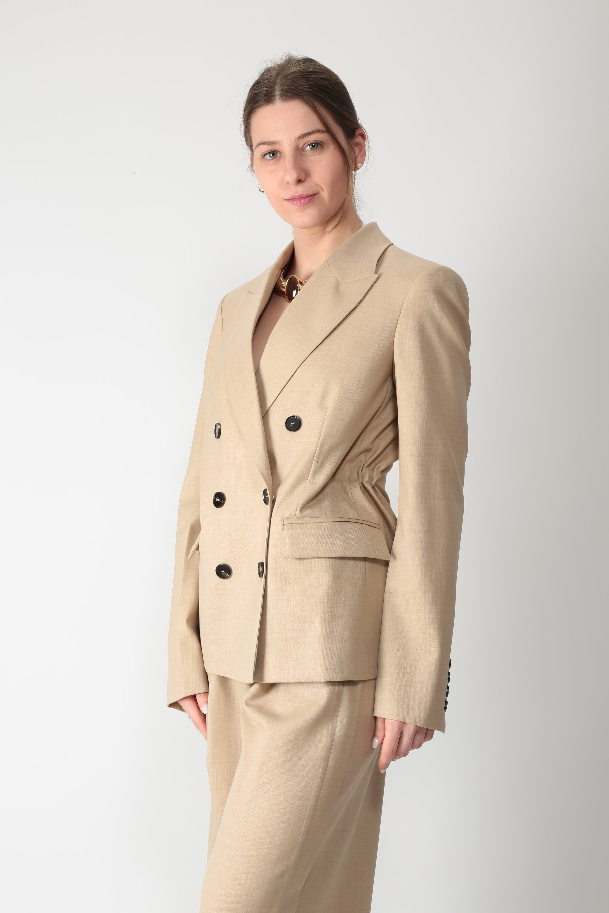 https://admin.shopify.com/store/gulieshop/products/15877223154013#:~:text=https%3A//www.gulieshop.it%20%E2%80%BA%20products%20%E2%80%BA%20l%2Dconti%2Dgiacca%2Ddoppiopetto%2Dfarrell%2Df6sn49
