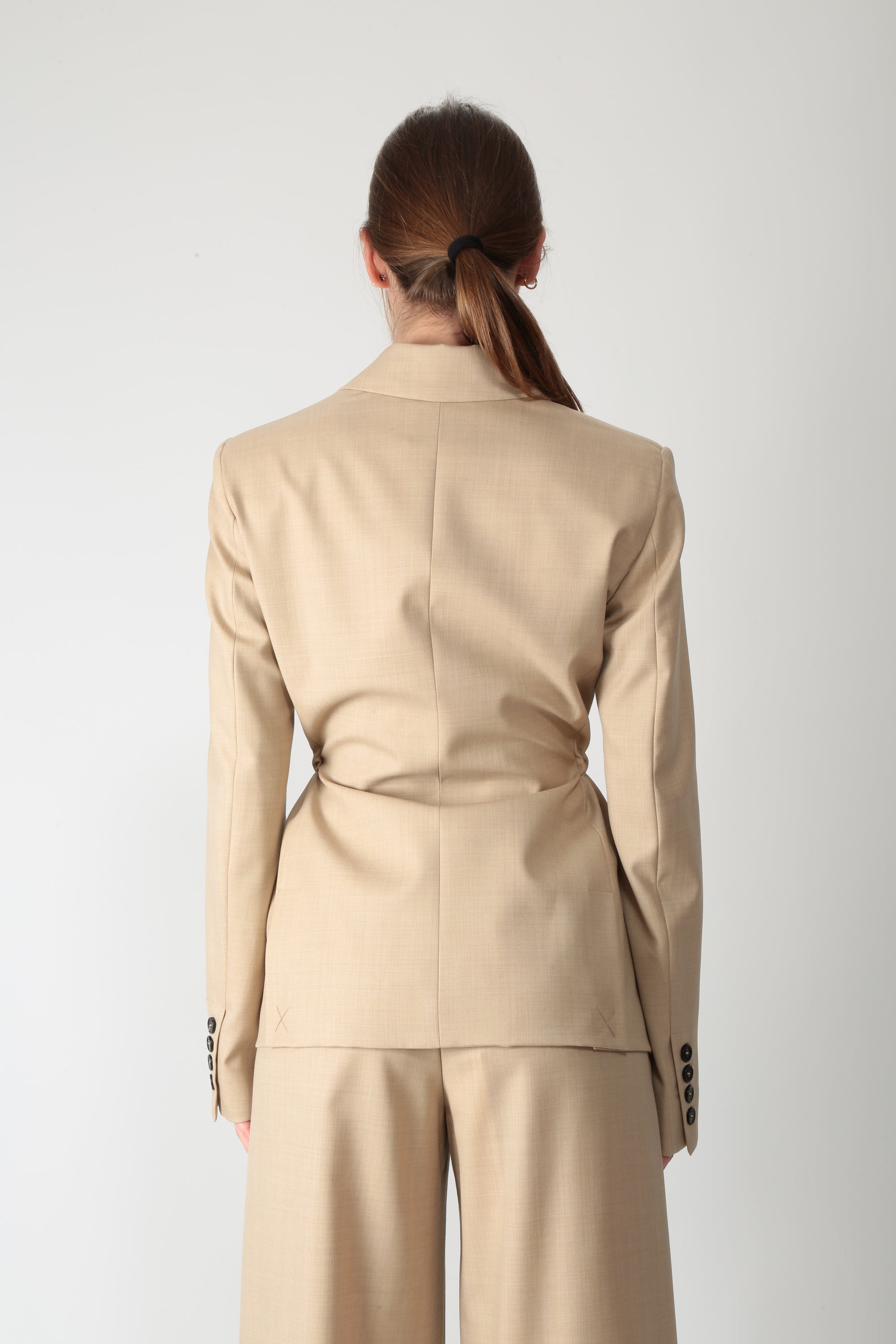 https://admin.shopify.com/store/gulieshop/products/15877223154013#:~:text=https%3A//www.gulieshop.it%20%E2%80%BA%20products%20%E2%80%BA%20l%2Dconti%2Dgiacca%2Ddoppiopetto%2Dfarrell%2Df6sn49