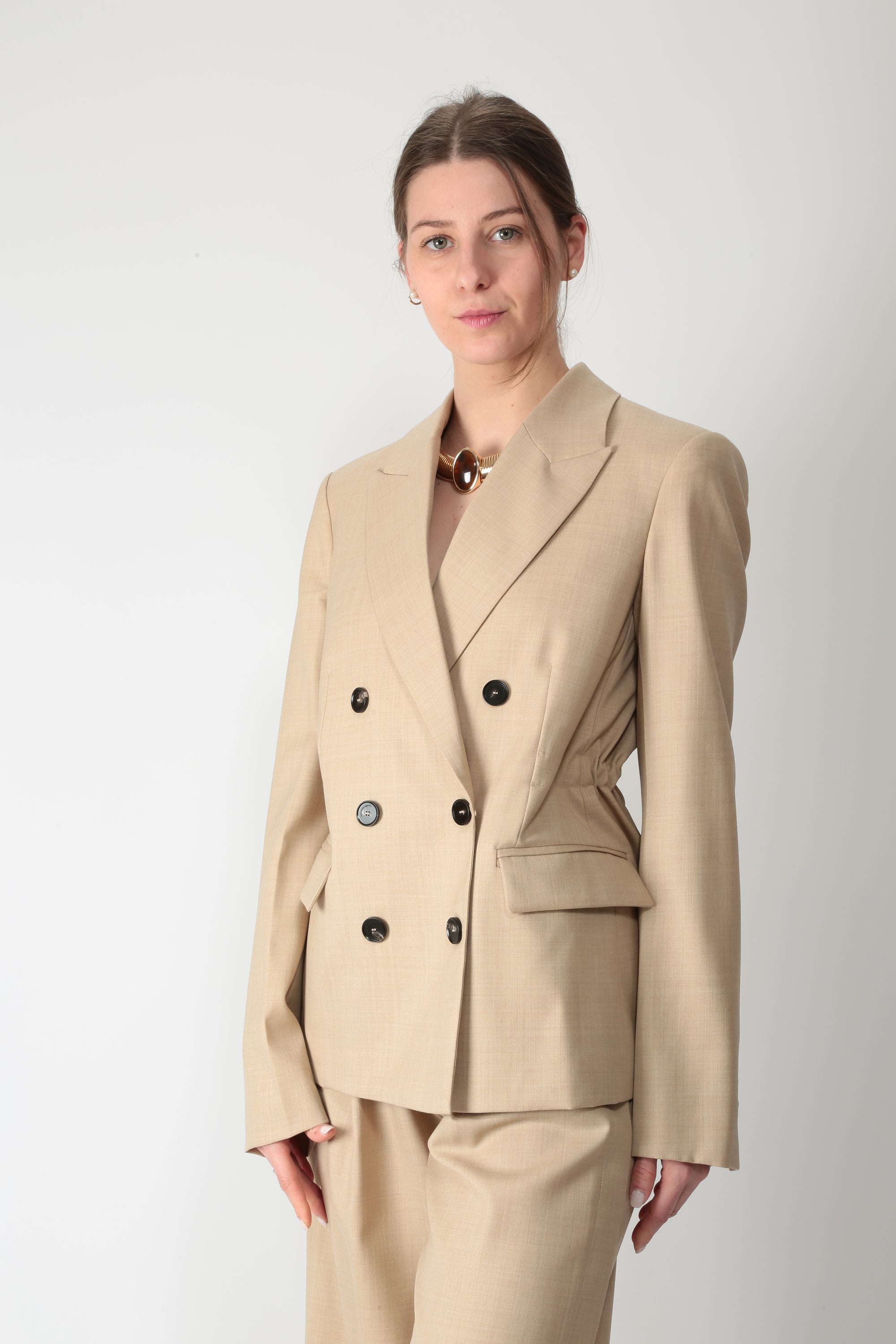 https://admin.shopify.com/store/gulieshop/products/15877223154013#:~:text=https%3A//www.gulieshop.it%20%E2%80%BA%20products%20%E2%80%BA%20l%2Dconti%2Dgiacca%2Ddoppiopetto%2Dfarrell%2Df6sn49