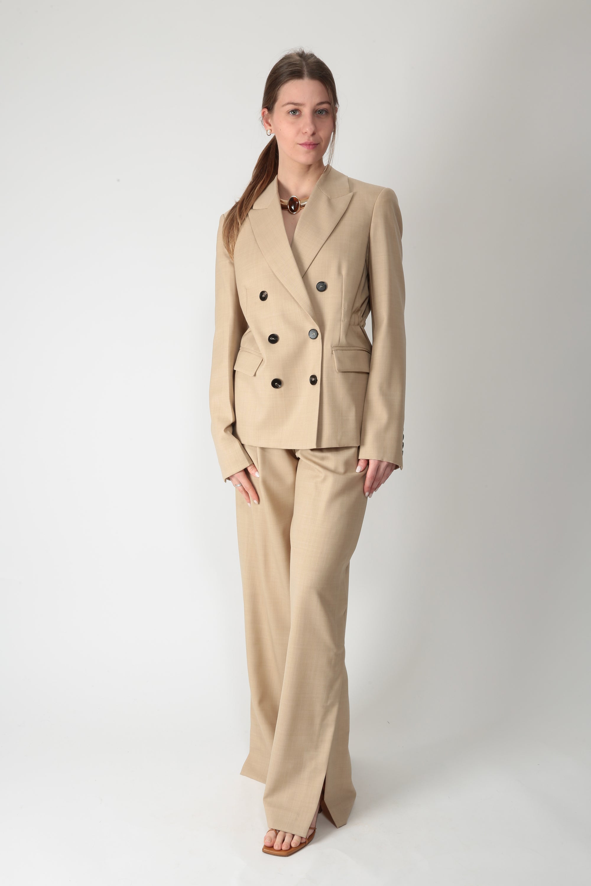 https://admin.shopify.com/store/gulieshop/products/15877223154013#:~:text=https%3A//www.gulieshop.it%20%E2%80%BA%20products%20%E2%80%BA%20l%2Dconti%2Dgiacca%2Ddoppiopetto%2Dfarrell%2Df6sn49