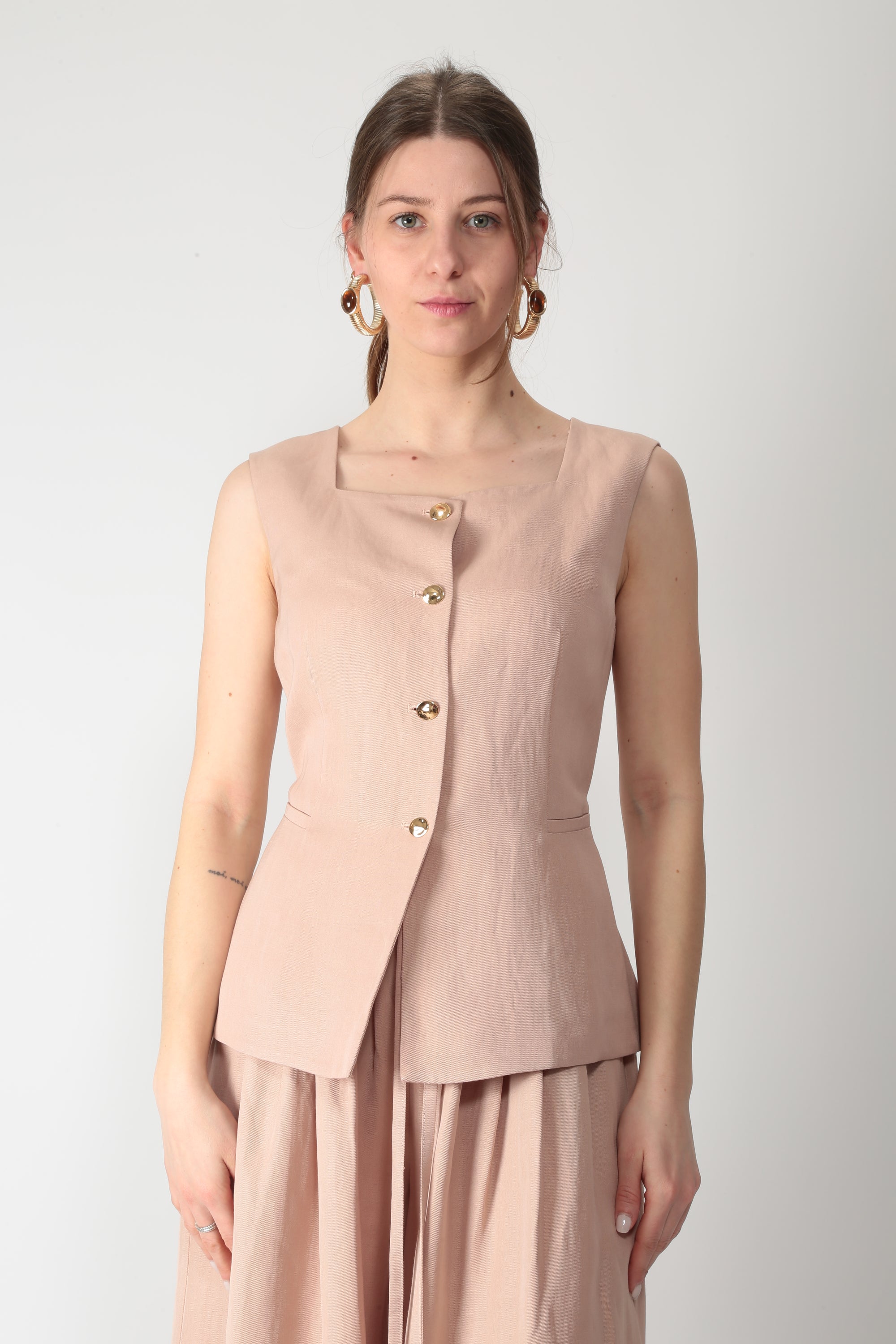 https://admin.shopify.com/store/gulieshop/products/15877227053405#:~:text=https%3A//www.gulieshop.it%20%E2%80%BA%20products%20%E2%80%BA%20l%2Dconti%2Dgilet%2Din%2Dmisto%2Dlino%2Dbobby%2Dfsl81