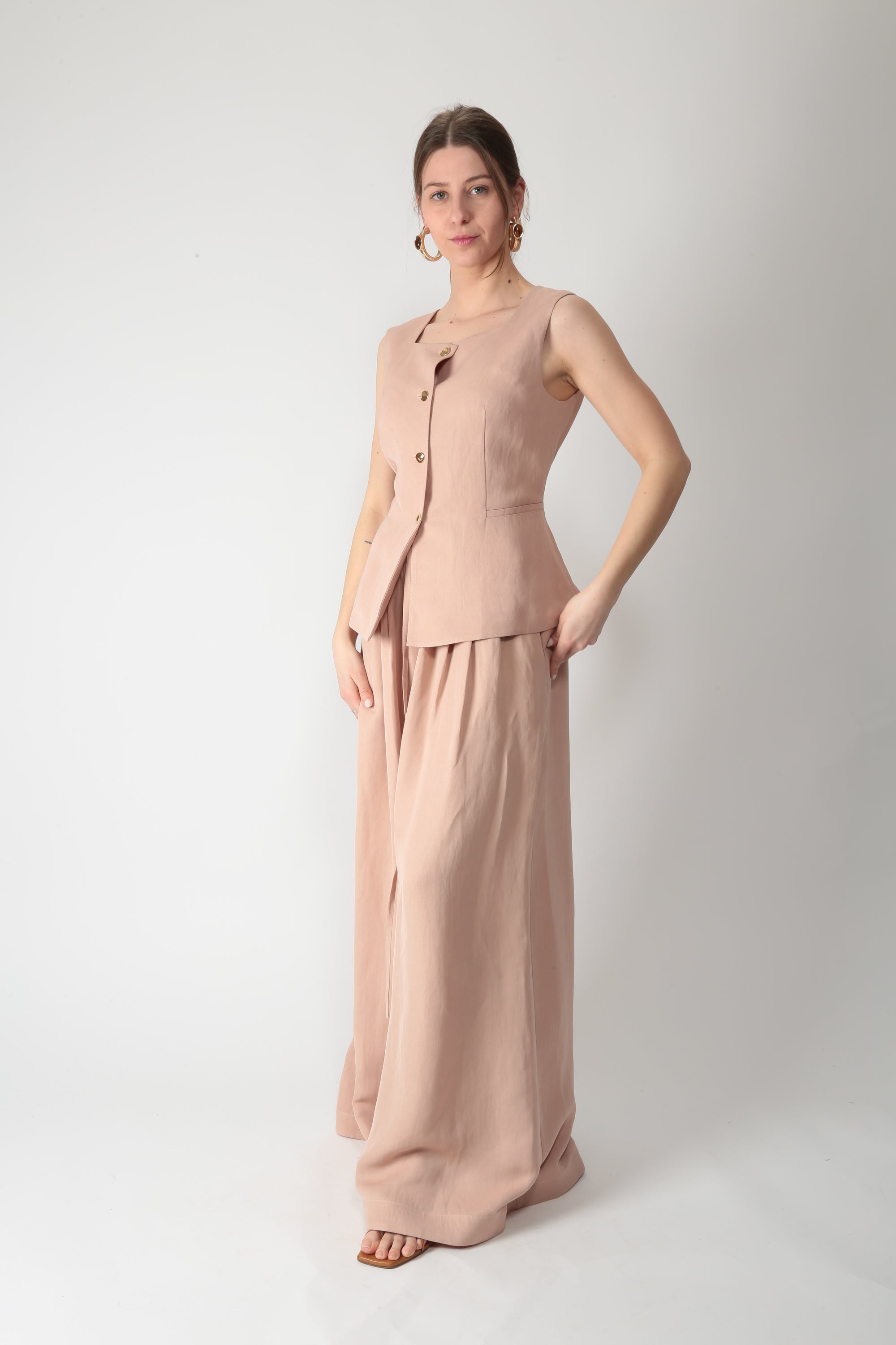 https://admin.shopify.com/store/gulieshop/products/15877227053405#:~:text=https%3A//www.gulieshop.it%20%E2%80%BA%20products%20%E2%80%BA%20l%2Dconti%2Dgilet%2Din%2Dmisto%2Dlino%2Dbobby%2Dfsl81