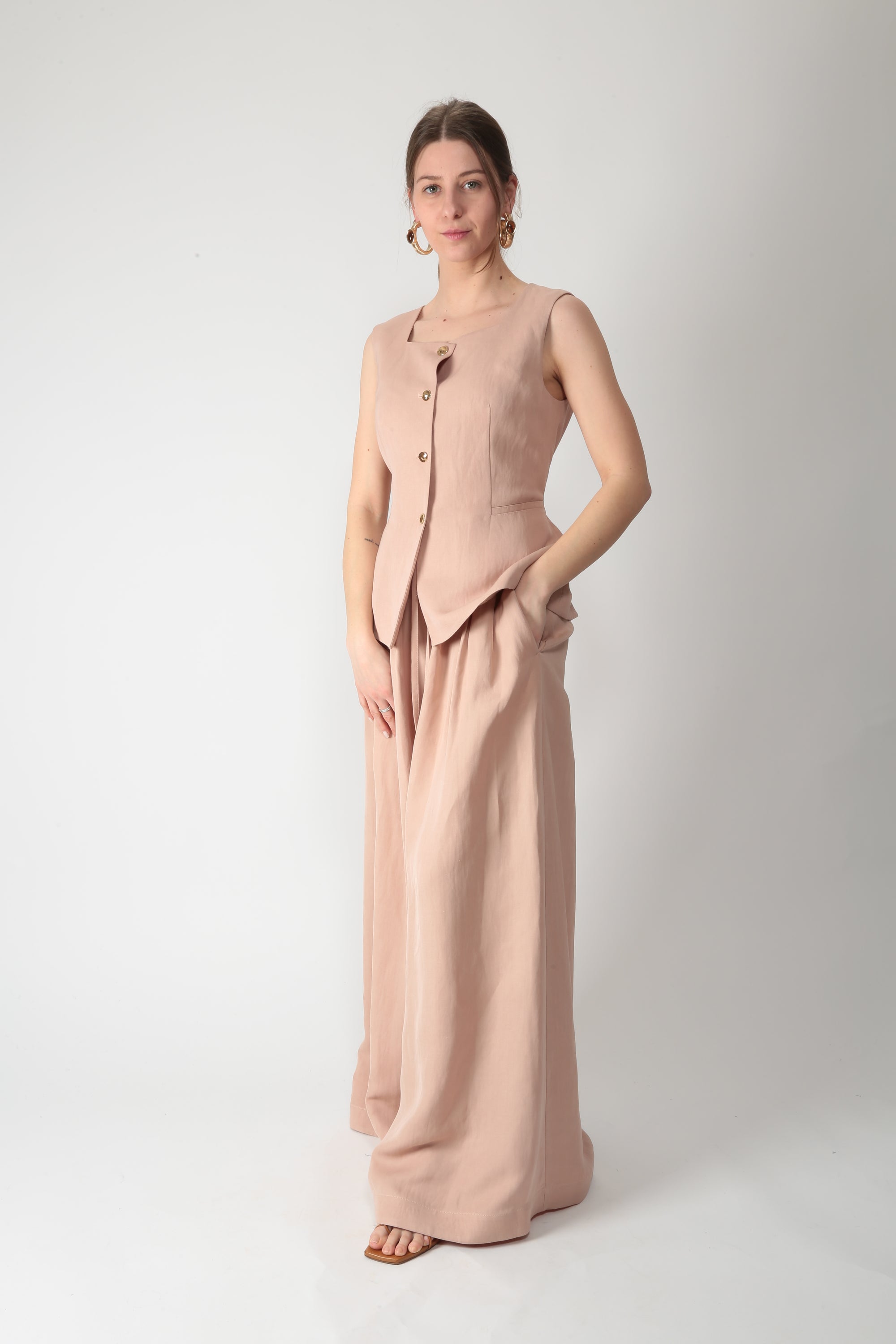 https://admin.shopify.com/store/gulieshop/products/15877227053405#:~:text=https%3A//www.gulieshop.it%20%E2%80%BA%20products%20%E2%80%BA%20l%2Dconti%2Dgilet%2Din%2Dmisto%2Dlino%2Dbobby%2Dfsl81
