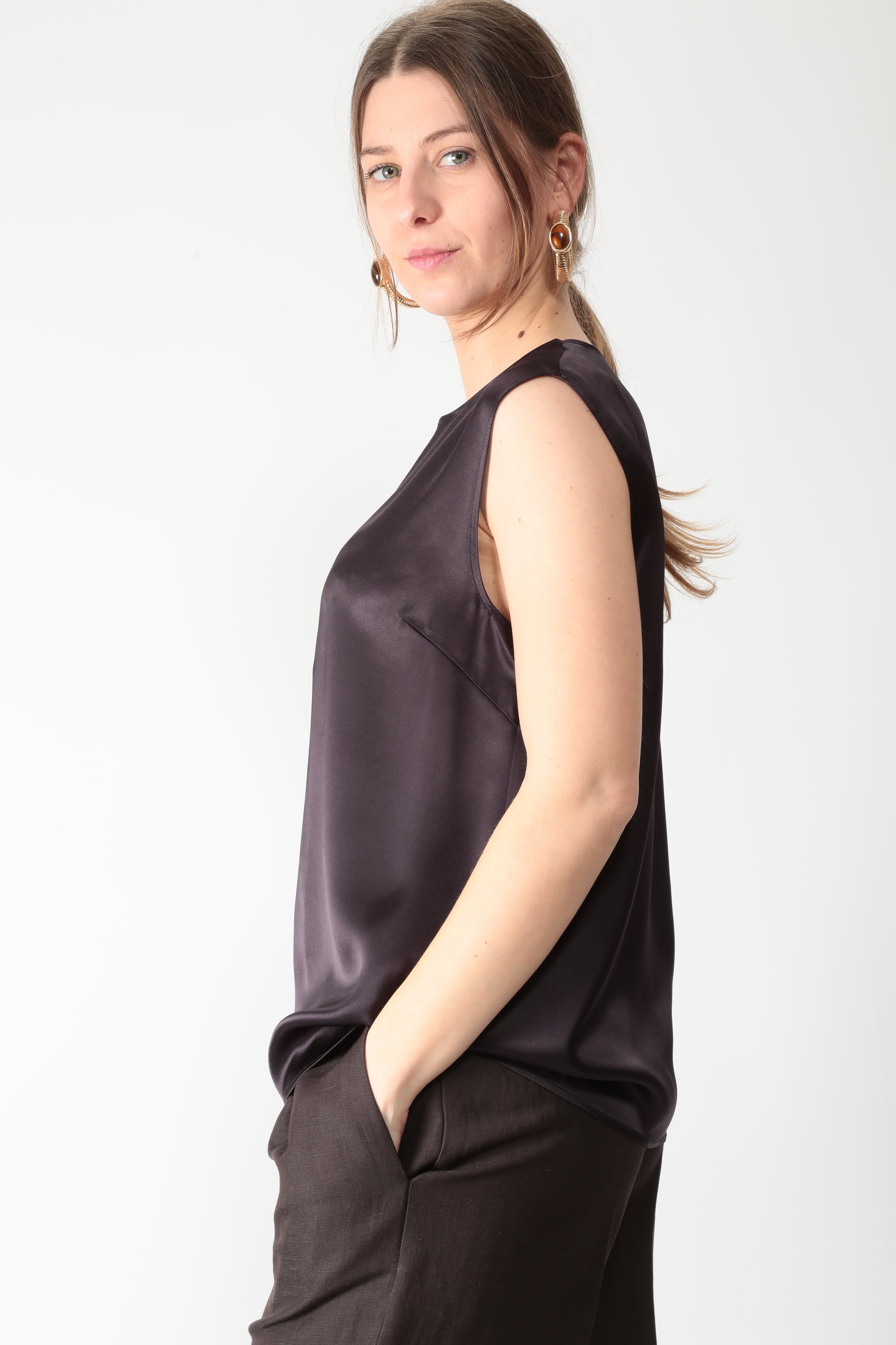 https://admin.shopify.com/store/gulieshop/products/15877227151709#:~:text=https%3A//www.gulieshop.it%20%E2%80%BA%20products%20%E2%80%BA%20l%2Dconti%2Dtop%2Dsmanicato%2Df6ss58