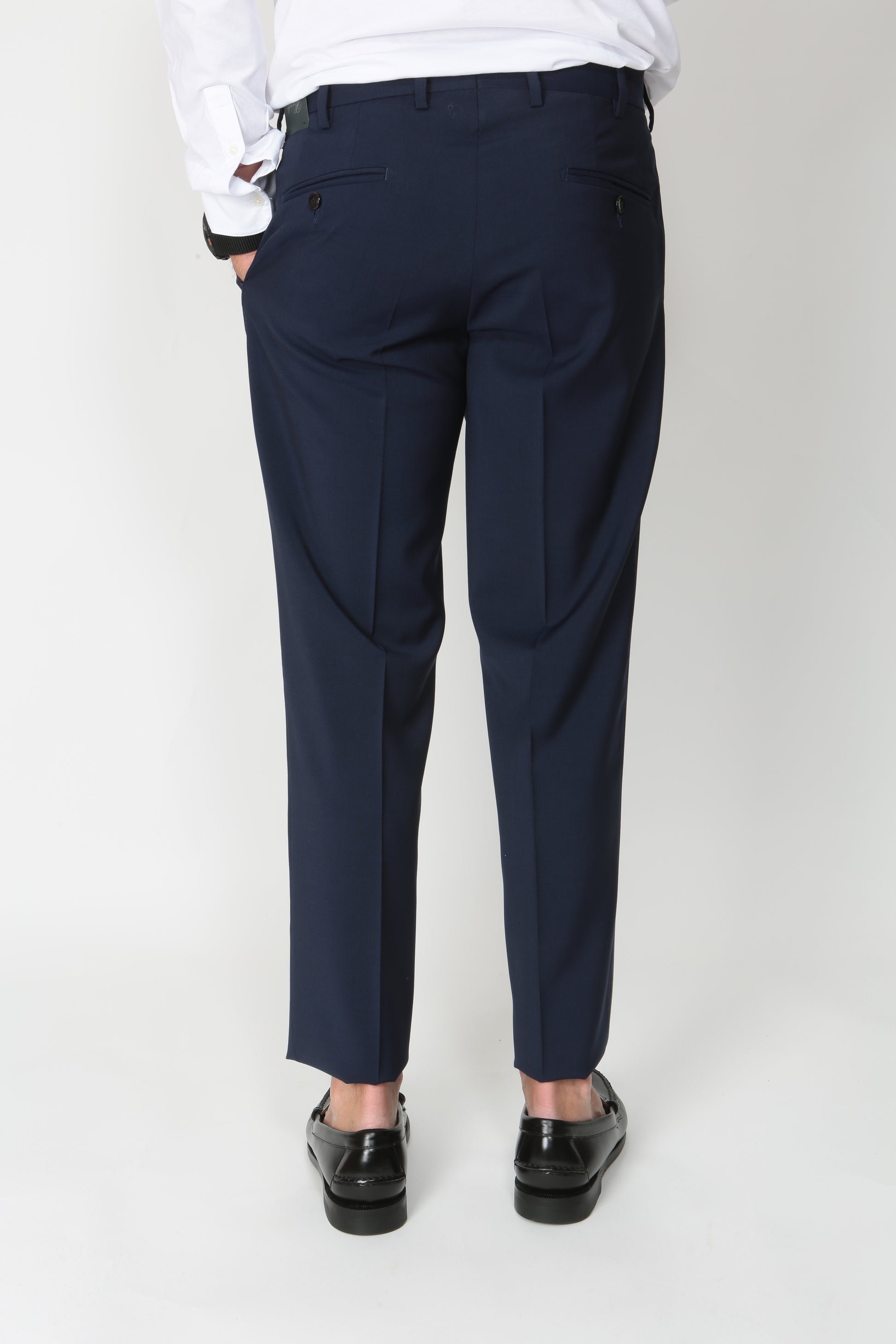 https://admin.shopify.com/store/gulieshop/products/15352892948829#:~:text=https%3A//www.gulieshop.it%20%E2%80%BA%20products%20%E2%80%BA%20brando%2Dper%2Dlbm%2Dpantalone%2Din%2Dfresco%2Ddi%2Dlana%2D54245%2D3%2D8441