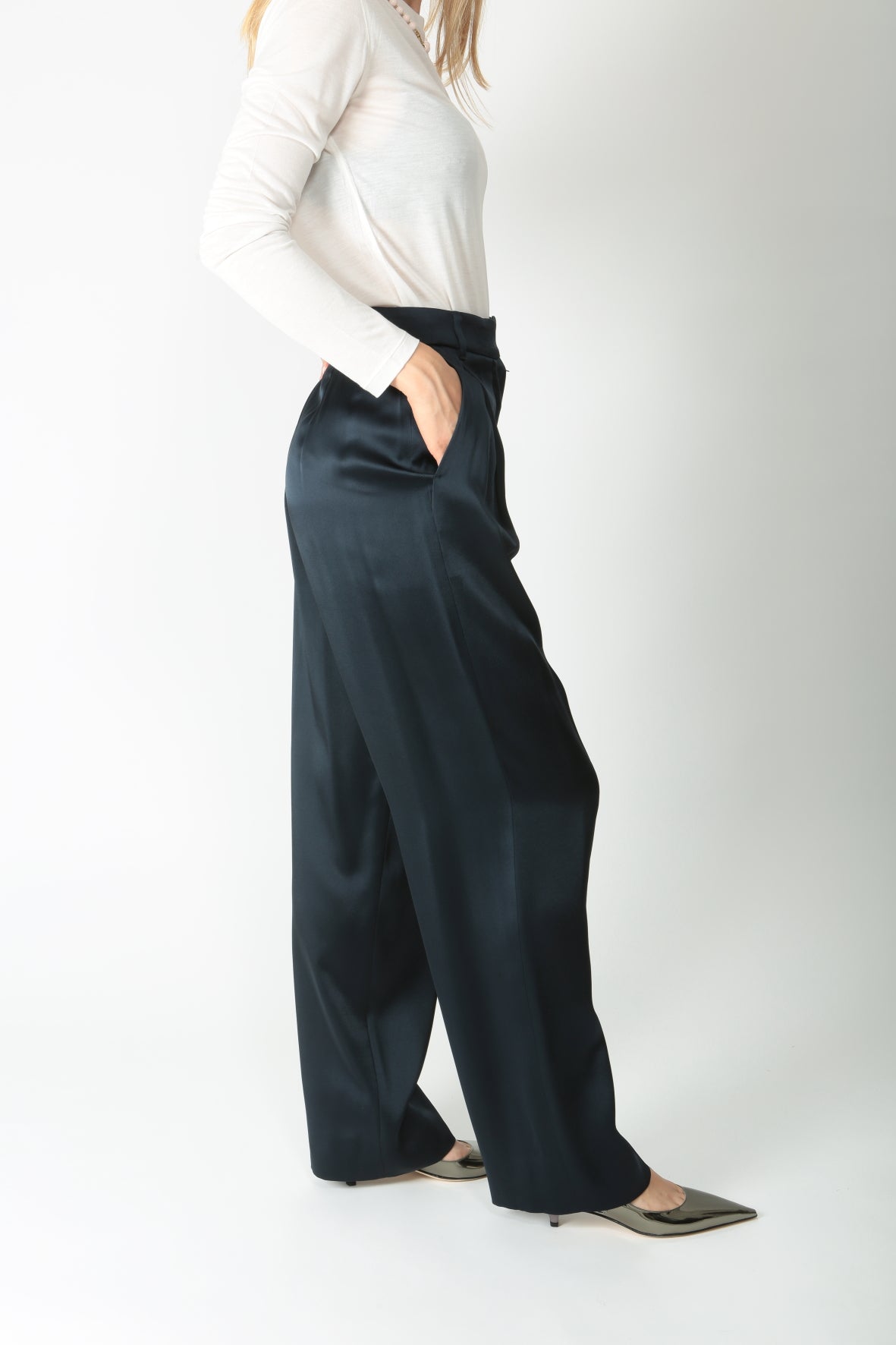 https://admin.shopify.com/store/gulieshop/products/9620994326877#:~:text=https%3A//www.gulieshop.it%20%E2%80%BA%20products%20%E2%80%BA%20s%2Dmaxmara%2Dpantalone%2Din%2Draso%2Damleto
