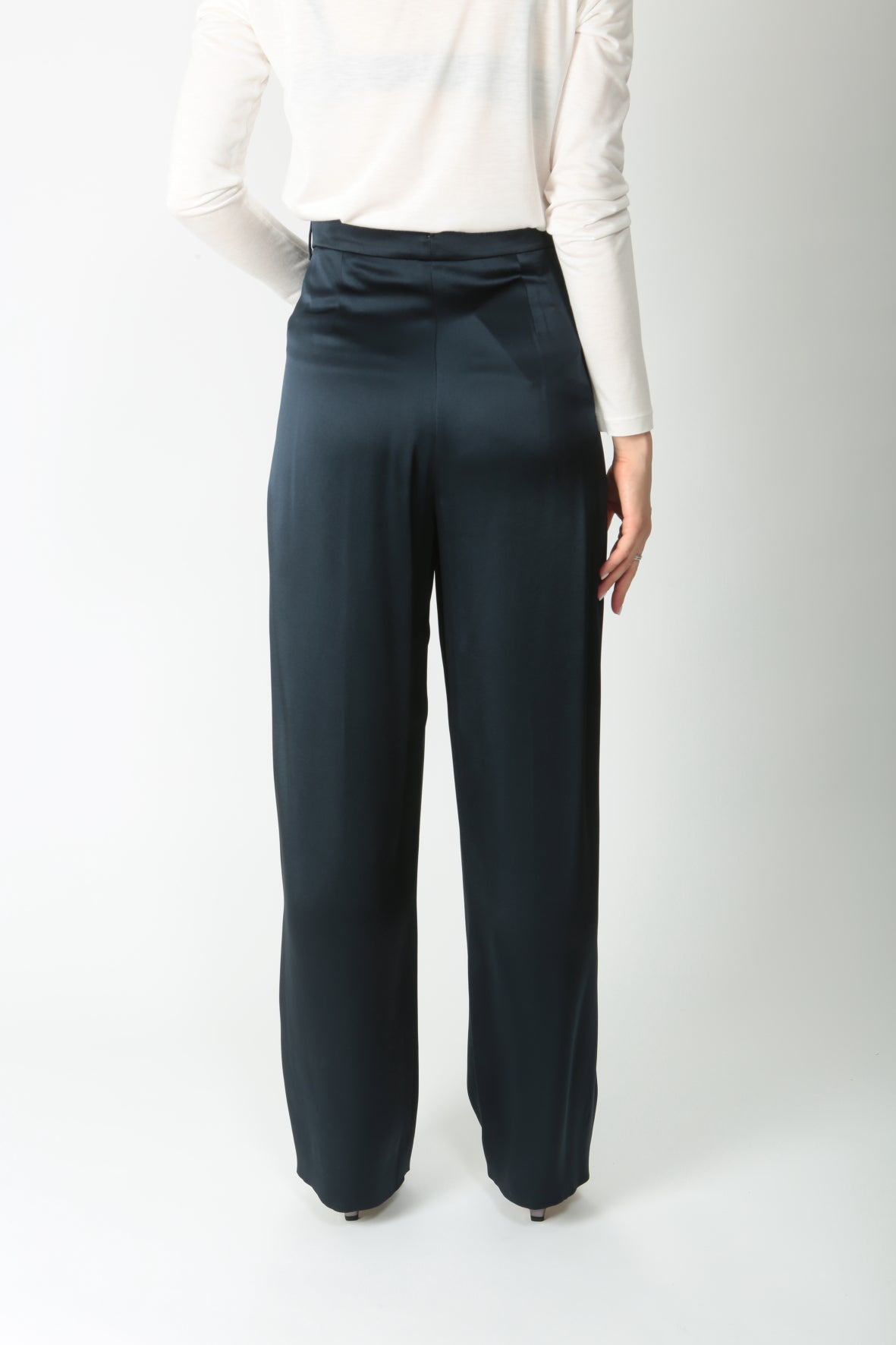 https://admin.shopify.com/store/gulieshop/products/9620994326877#:~:text=https%3A//www.gulieshop.it%20%E2%80%BA%20products%20%E2%80%BA%20s%2Dmaxmara%2Dpantalone%2Din%2Draso%2Damleto