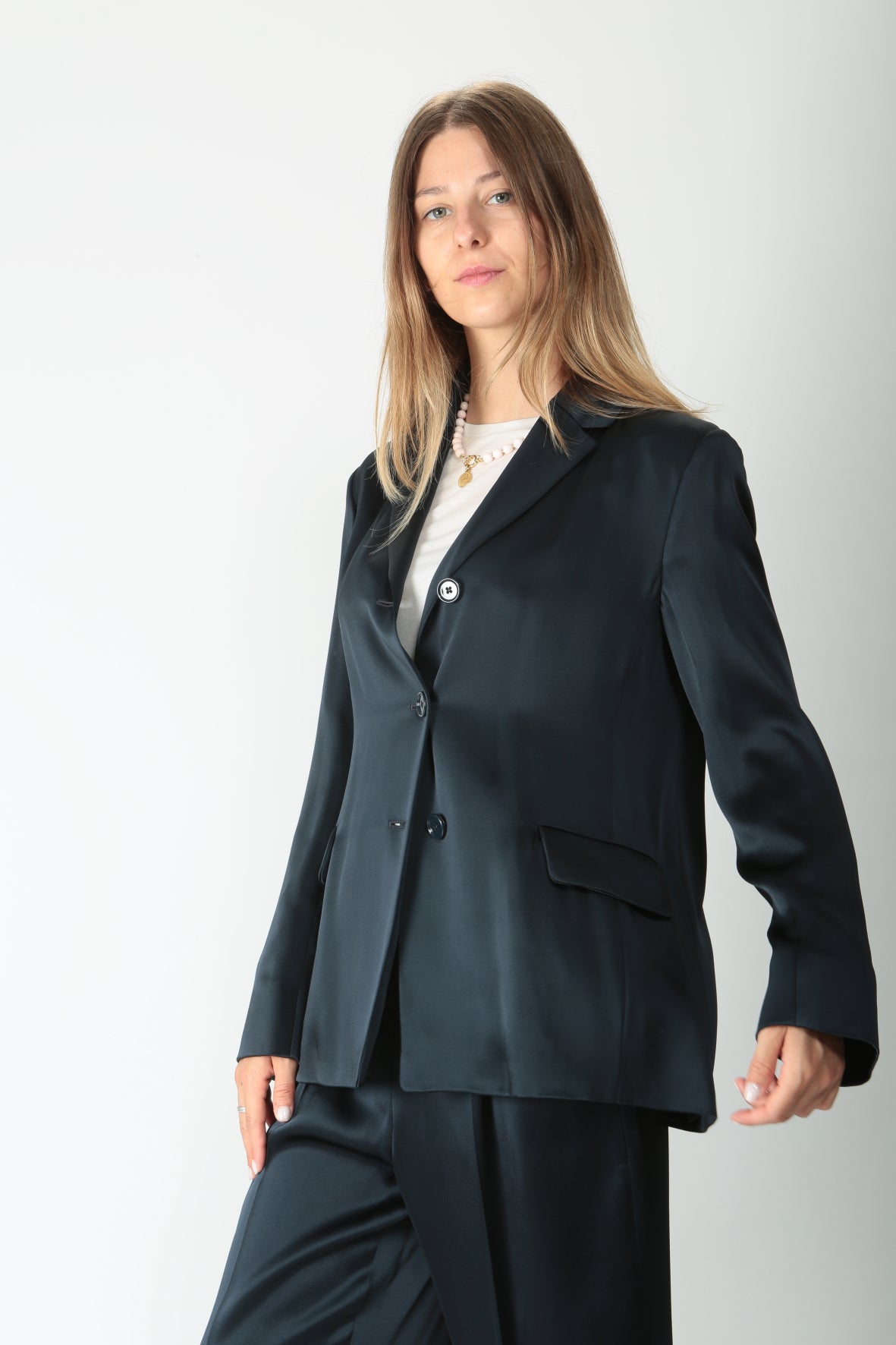 https://admin.shopify.com/store/gulieshop/products/9620993933661#:~:text=https%3A//www.gulieshop.it%20%E2%80%BA%20products%20%E2%80%BA%20s%2Dmaxmara%2Dgiacca%2Dmonopetto%2Din%2Draso%2Dguido