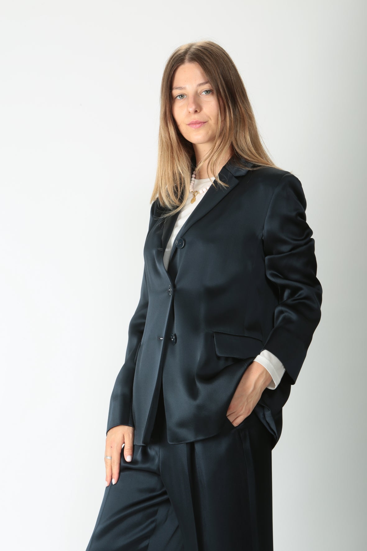 https://admin.shopify.com/store/gulieshop/products/9620993933661#:~:text=https%3A//www.gulieshop.it%20%E2%80%BA%20products%20%E2%80%BA%20s%2Dmaxmara%2Dgiacca%2Dmonopetto%2Din%2Draso%2Dguido