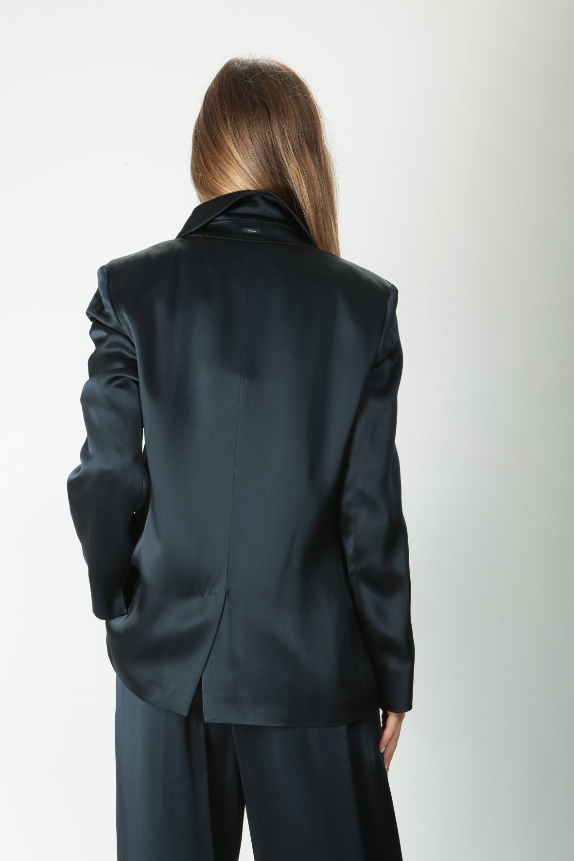 https://admin.shopify.com/store/gulieshop/products/9620993933661#:~:text=https%3A//www.gulieshop.it%20%E2%80%BA%20products%20%E2%80%BA%20s%2Dmaxmara%2Dgiacca%2Dmonopetto%2Din%2Draso%2Dguido