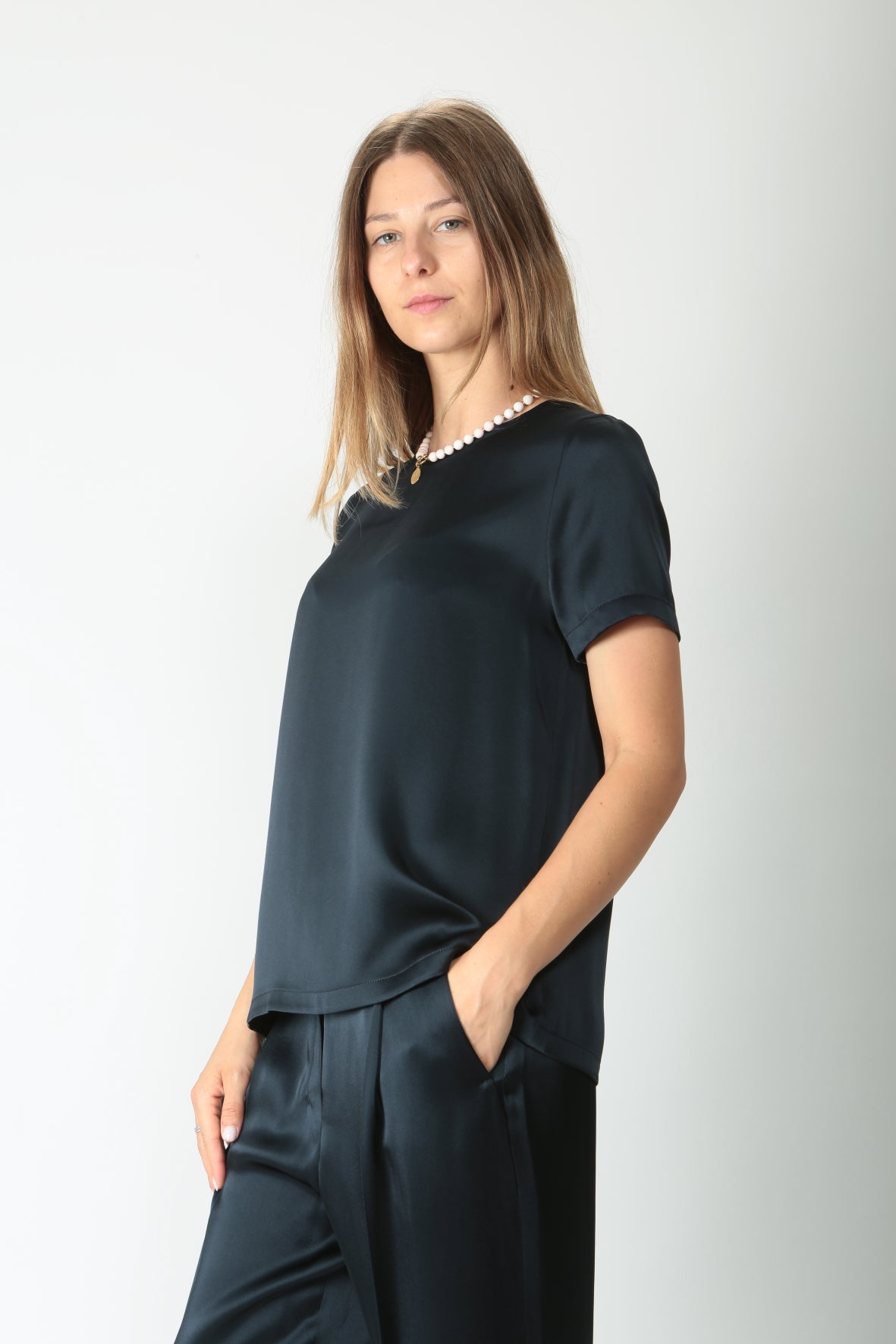 https://admin.shopify.com/store/gulieshop/products/9620993245533#:~:text=https%3A//www.gulieshop.it%20%E2%80%BA%20products%20%E2%80%BA%20s%2Dmaxmara%2Dt%2Dshirt%2Din%2Draso%2Drebecca%2D1