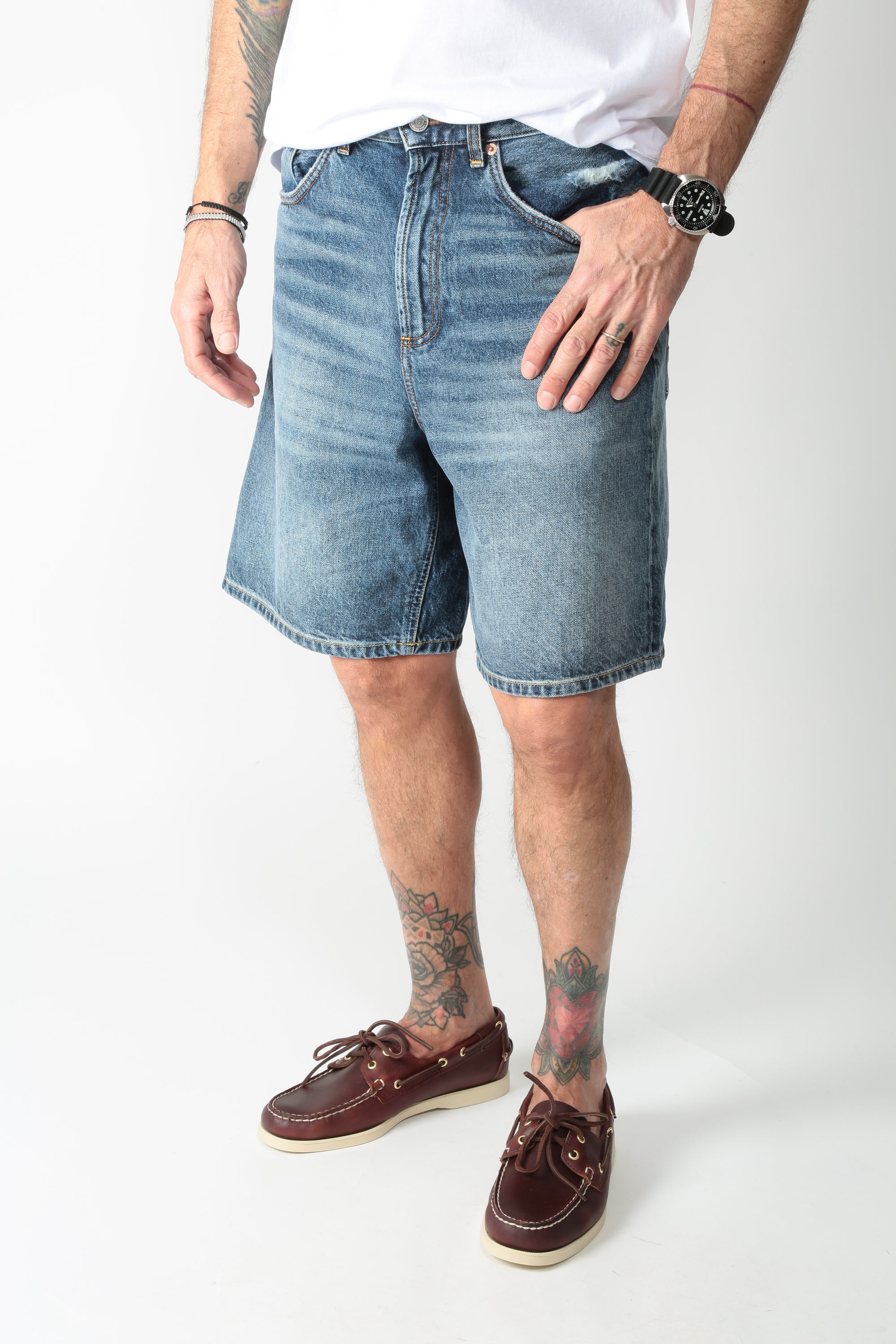 https://admin.shopify.com/store/gulieshop/products/15892653048157#:~:text=https%3A//www.gulieshop.it%20%E2%80%BA%20products%20%E2%80%BA%20department%2D5%2Dbermuda%2Ddi%2Djeans%2Dsinger%2Dub53152d2df0080341