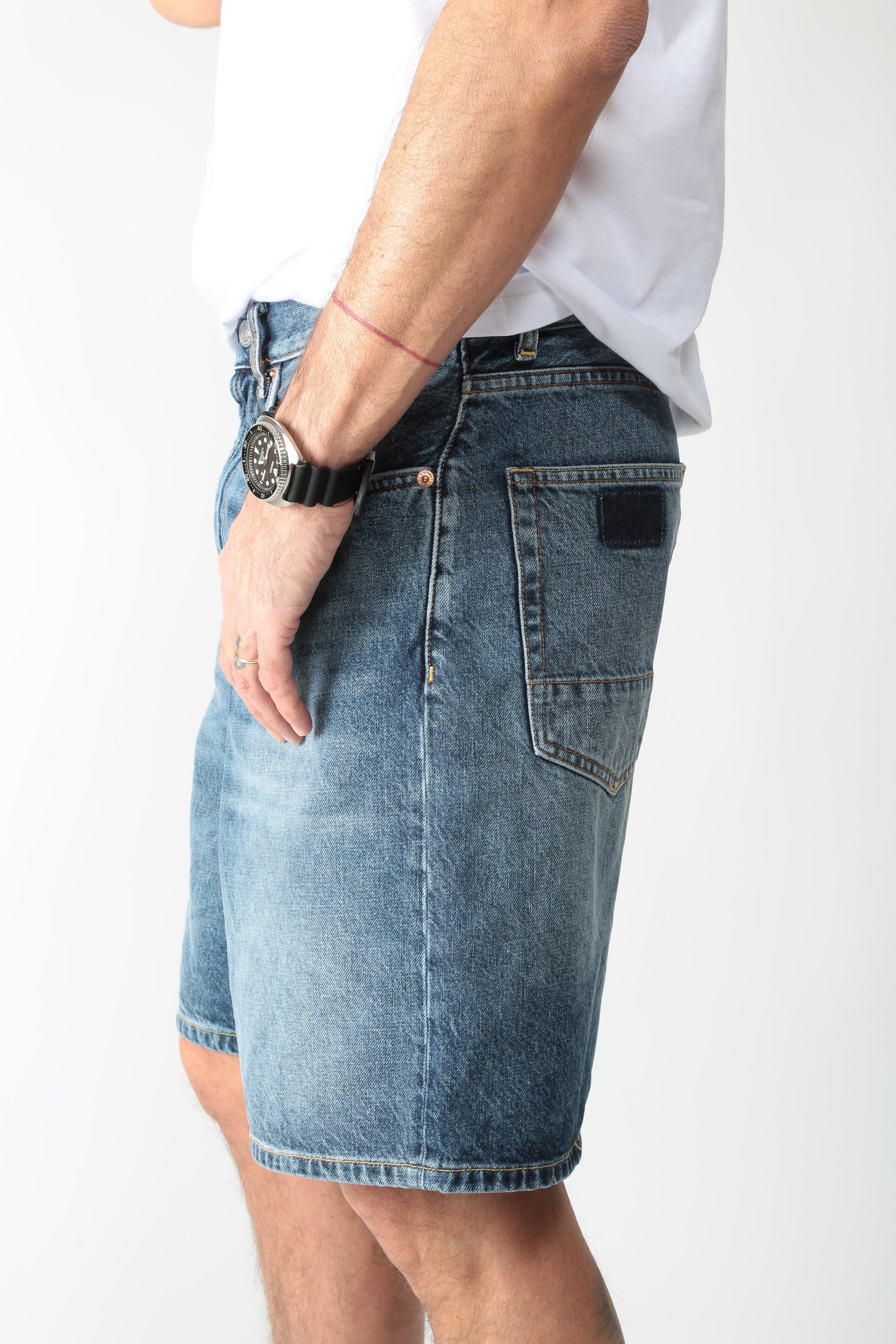 https://admin.shopify.com/store/gulieshop/products/15892653048157#:~:text=https%3A//www.gulieshop.it%20%E2%80%BA%20products%20%E2%80%BA%20department%2D5%2Dbermuda%2Ddi%2Djeans%2Dsinger%2Dub53152d2df0080341