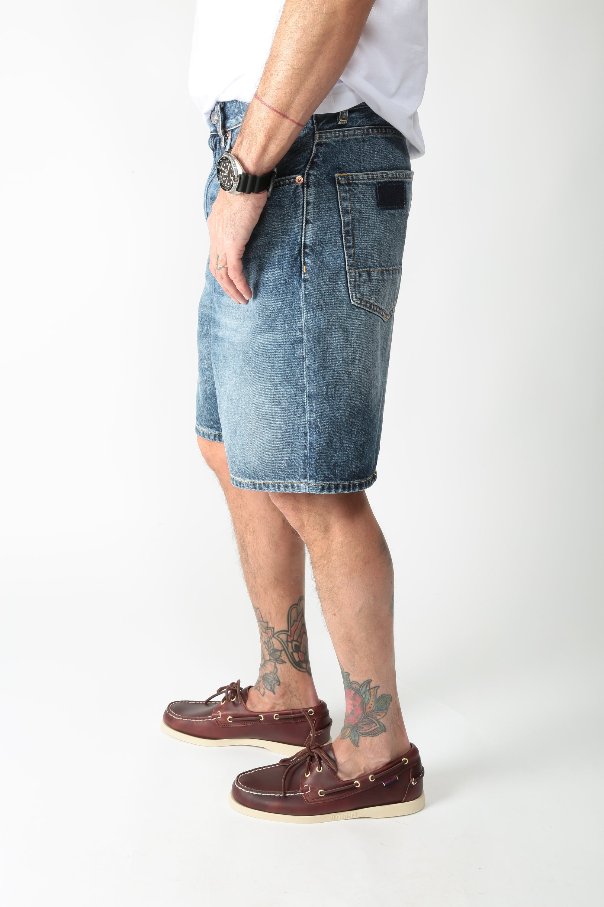 https://admin.shopify.com/store/gulieshop/products/15892653048157#:~:text=https%3A//www.gulieshop.it%20%E2%80%BA%20products%20%E2%80%BA%20department%2D5%2Dbermuda%2Ddi%2Djeans%2Dsinger%2Dub53152d2df0080341