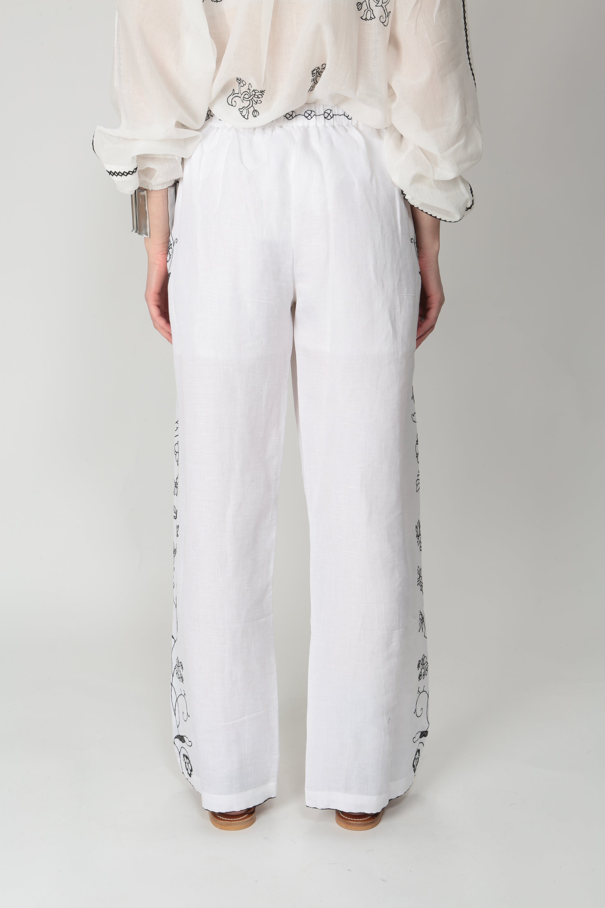 https://admin.shopify.com/store/gulieshop/products/15359827837277#:~:text=https%3A//www.gulieshop.it%20%E2%80%BA%20products%20%E2%80%BA%20ordito%2Dpantalone%2Dricamato%2Dgiada