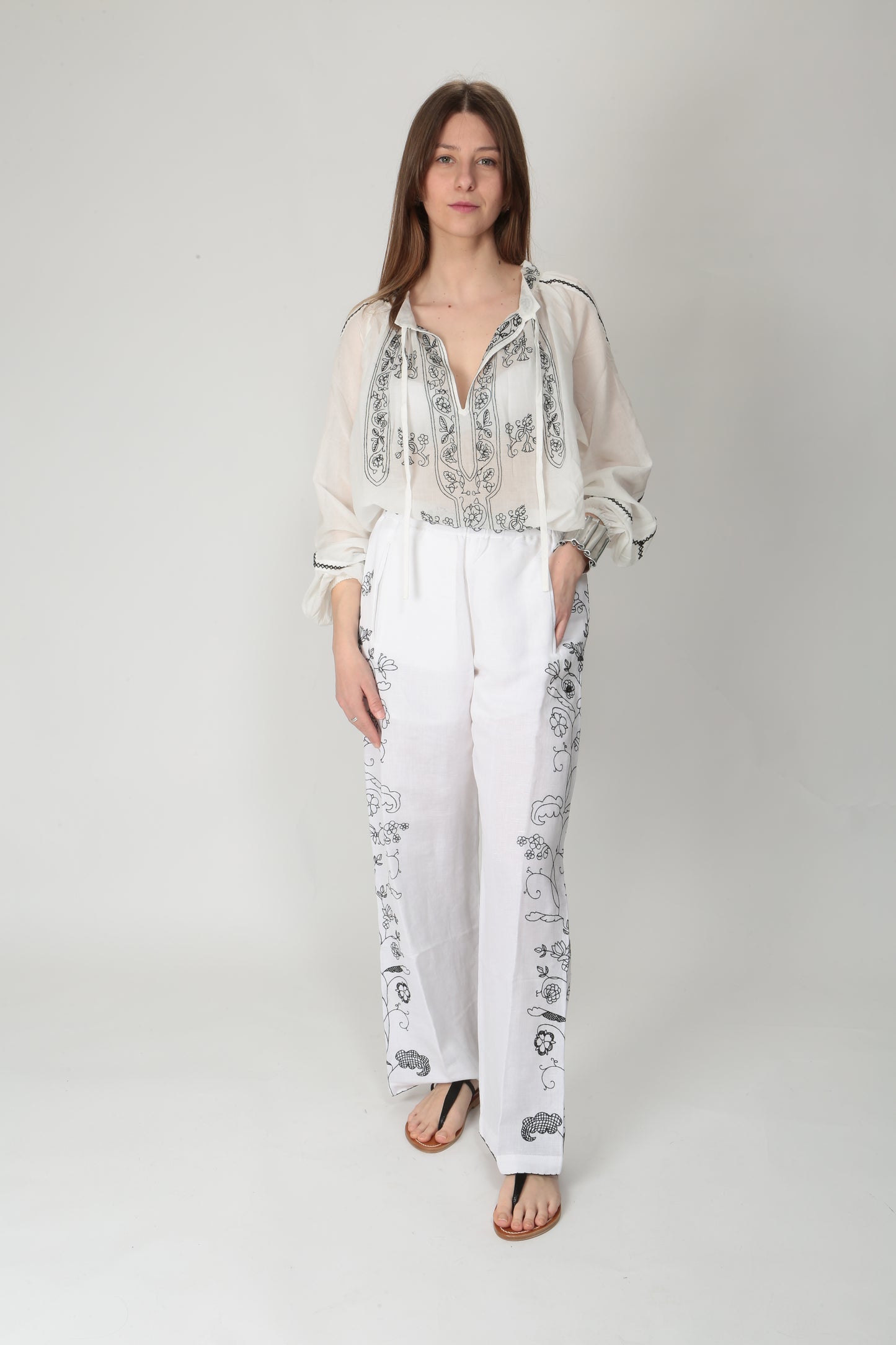 https://admin.shopify.com/store/gulieshop/products/15359827837277#:~:text=https%3A//www.gulieshop.it%20%E2%80%BA%20products%20%E2%80%BA%20ordito%2Dpantalone%2Dricamato%2Dgiada