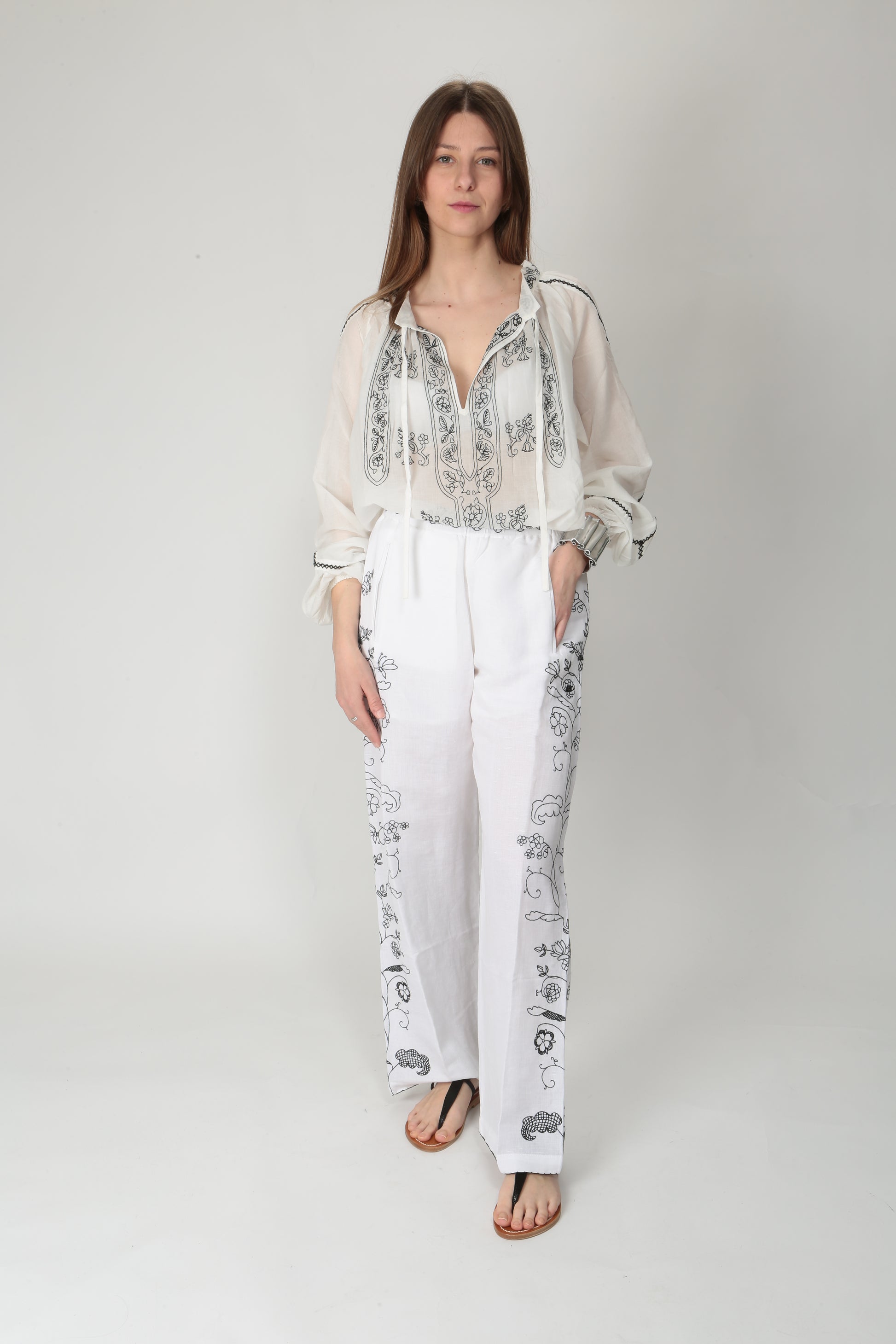https://admin.shopify.com/store/gulieshop/products/15359827837277#:~:text=https%3A//www.gulieshop.it%20%E2%80%BA%20products%20%E2%80%BA%20ordito%2Dpantalone%2Dricamato%2Dgiada