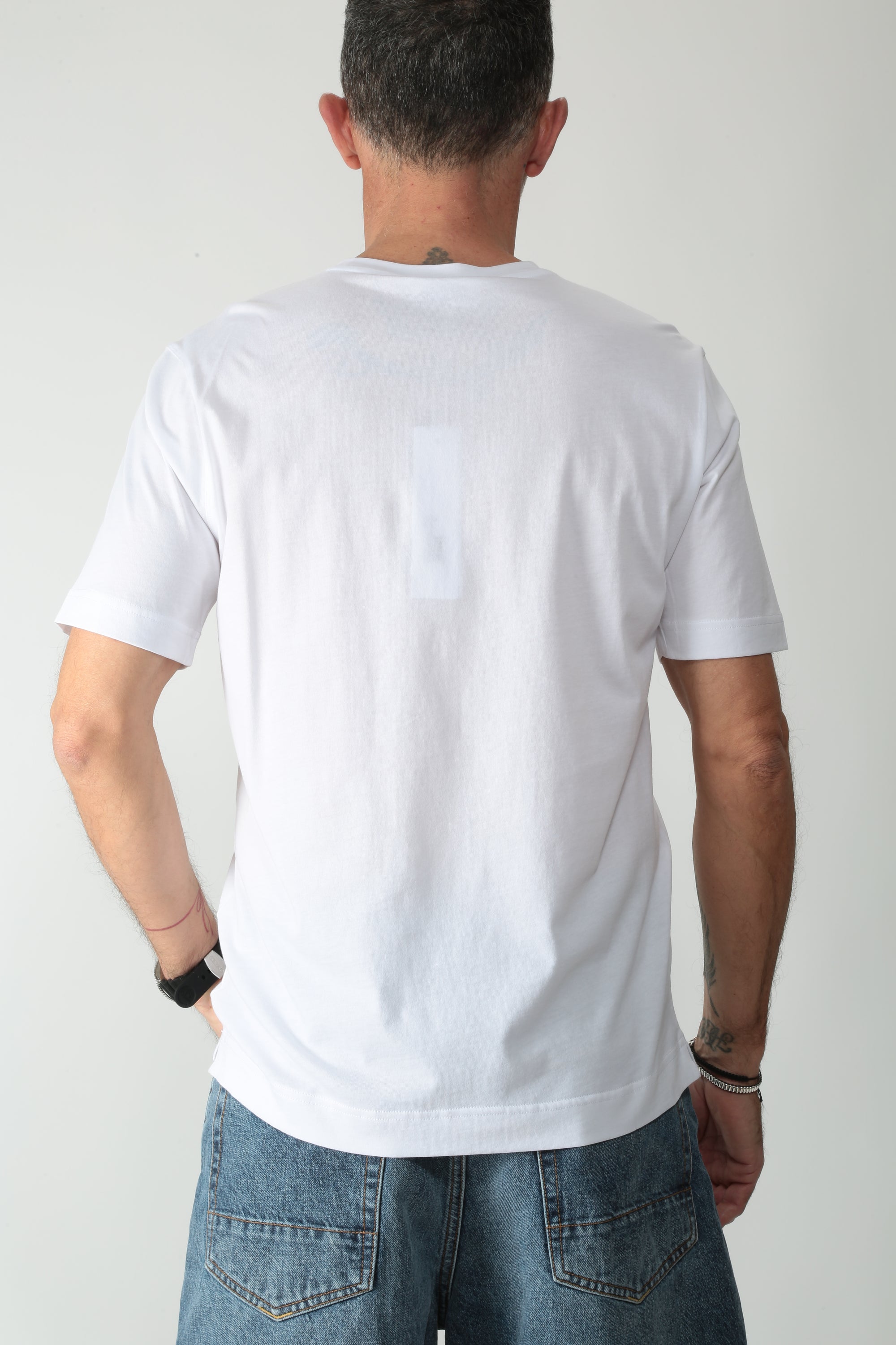 https://admin.shopify.com/store/gulieshop/products/15922558239069#:~:text=https%3A//www.gulieshop.it%20%E2%80%BA%20products%20%E2%80%BA%20diktat%2Dt%2Dshirt%2Dregular%2Dfit%2Dd17%2D103