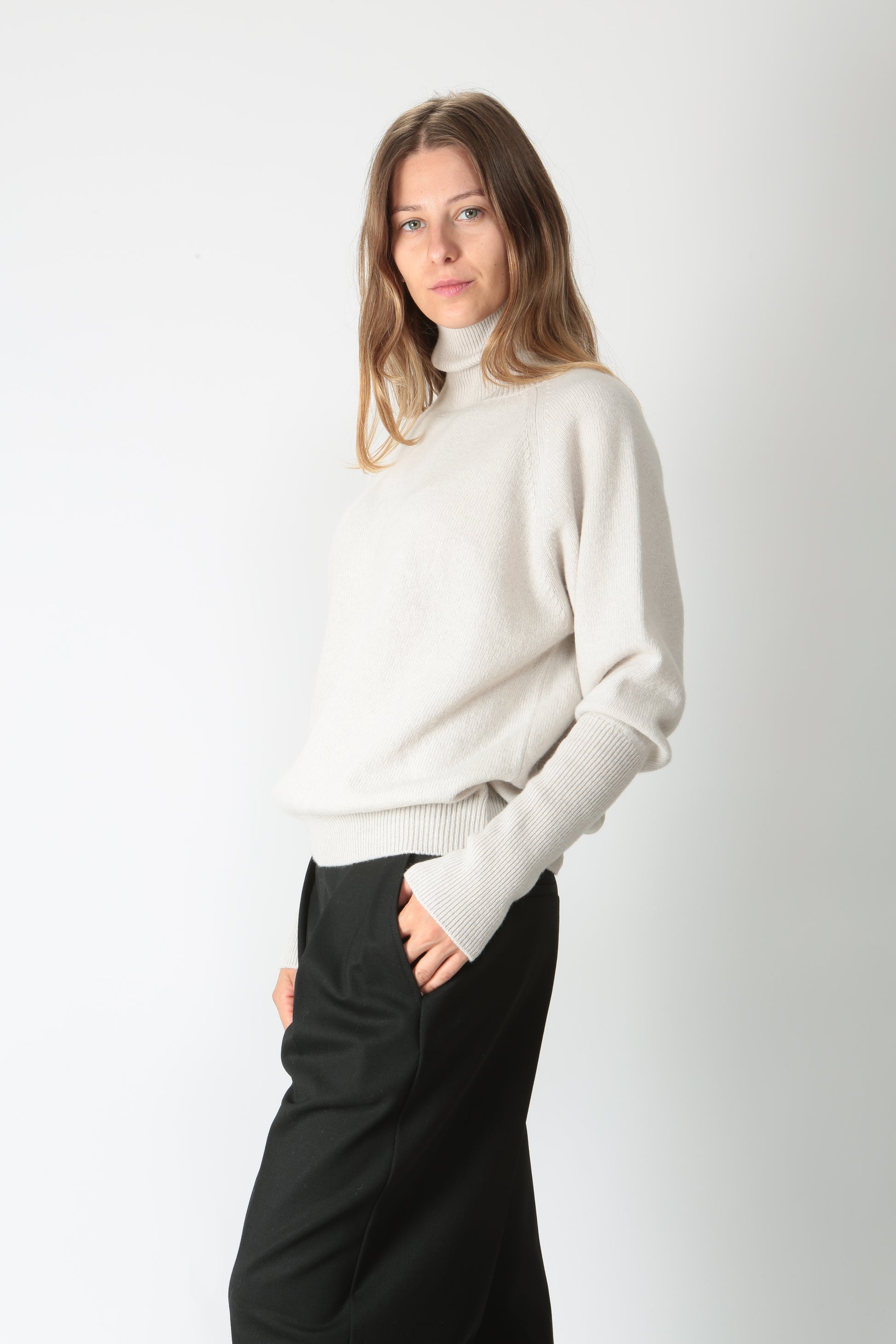 https://admin.shopify.com/store/gulieshop/products/9773925728605#:~:text=https%3A//www.gulieshop.it%20%E2%80%BA%20products%20%E2%80%BA%20the%2Dm%2Dmaglia%2Ddolcevita%2Dlana%2De%2Dcachemire%2Dtimothy91