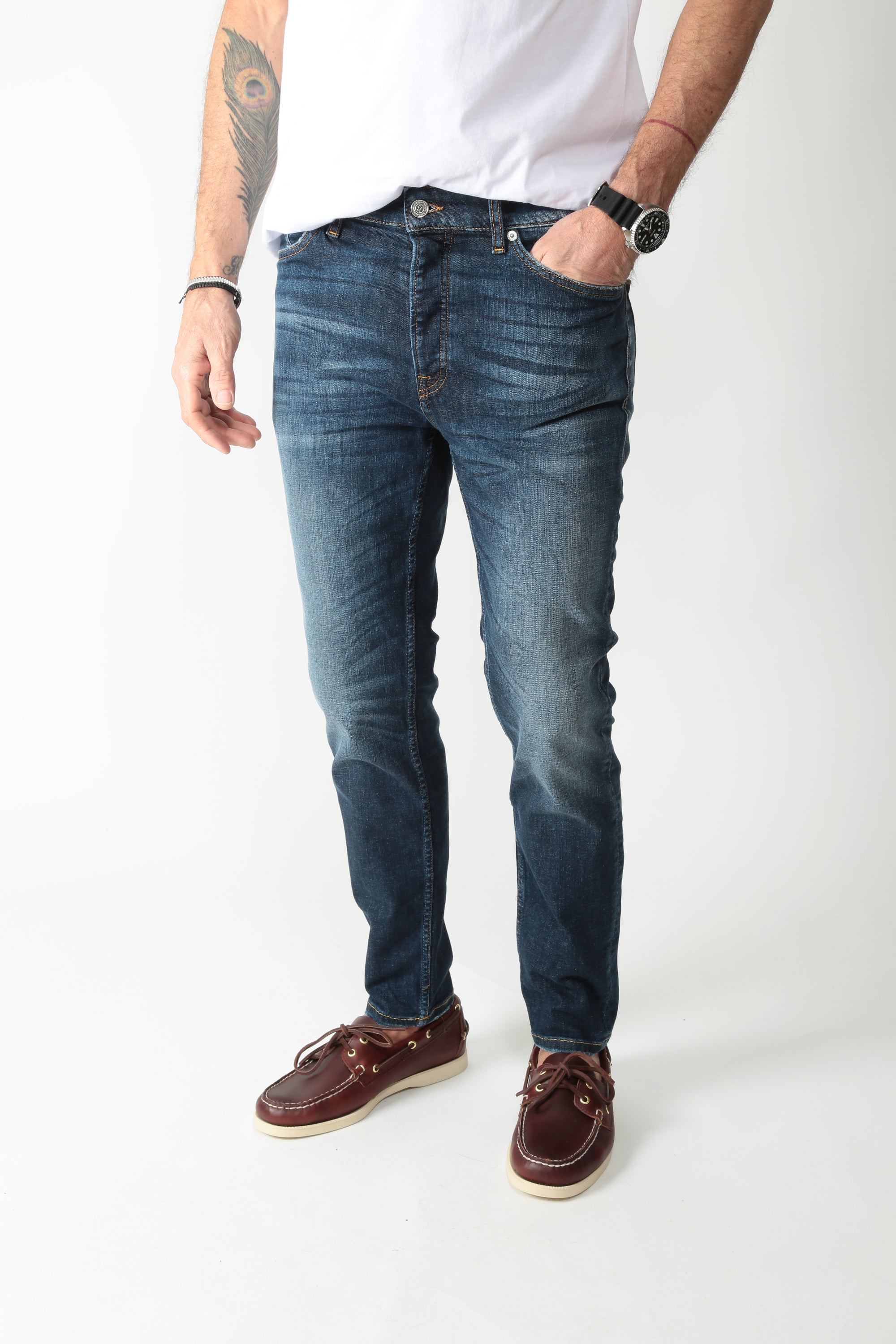 https://admin.shopify.com/store/gulieshop/products/15922557714781#:~:text=https%3A//www.gulieshop.it%20%E2%80%BA%20products%20%E2%80%BA%20department%2Djeans%2Dslim%2Dfit%2Ddrake%2Dup51751d2ds0041201nr