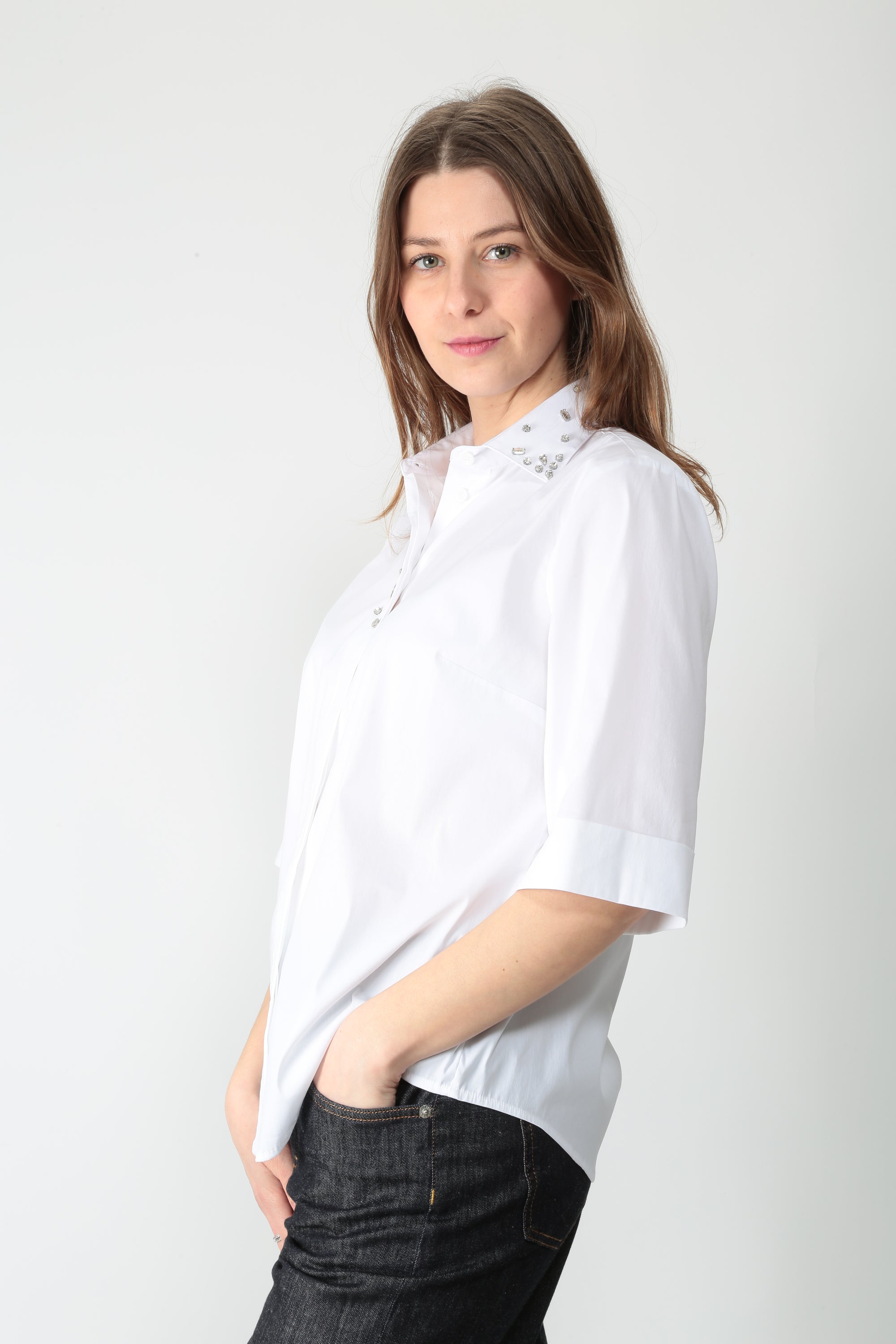 https://admin.shopify.com/store/gulieshop/products/15938897969501#:~:text=https%3A//www.gulieshop.it%20%E2%80%BA%20products%20%E2%80%BA%20camicetta%2Dsnob%2Dcamicia%2Dcon%2Dstrass%2D41405%2D666p