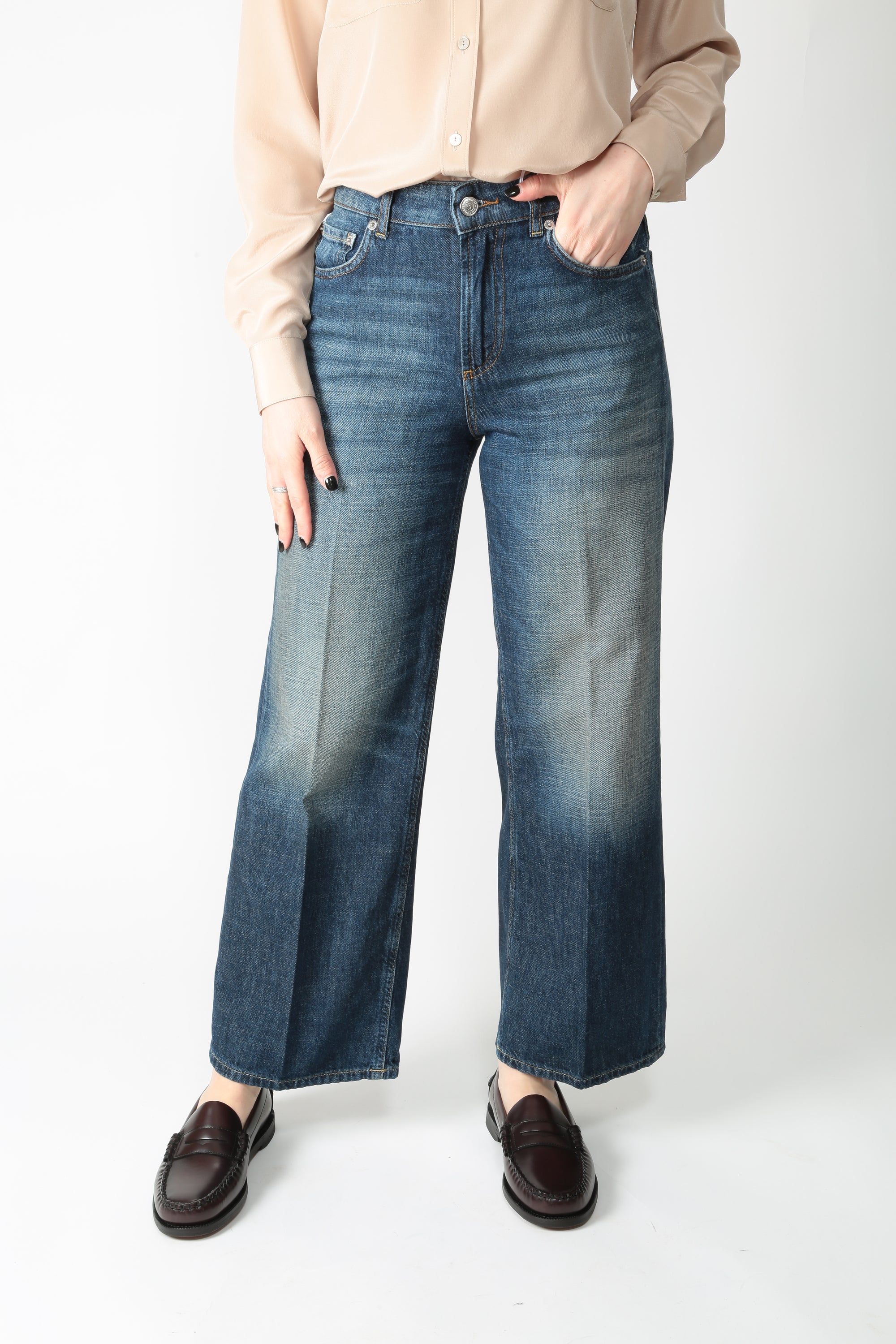 https://admin.shopify.com/store/gulieshop/products/15892653146461#:~:text=https%3A//www.gulieshop.it%20%E2%80%BA%20products%20%E2%80%BA%20departmet%2D5%2Djeans%2Dgamba%2Ddritta%2Dbrea%2Ddp53552d2df0069256