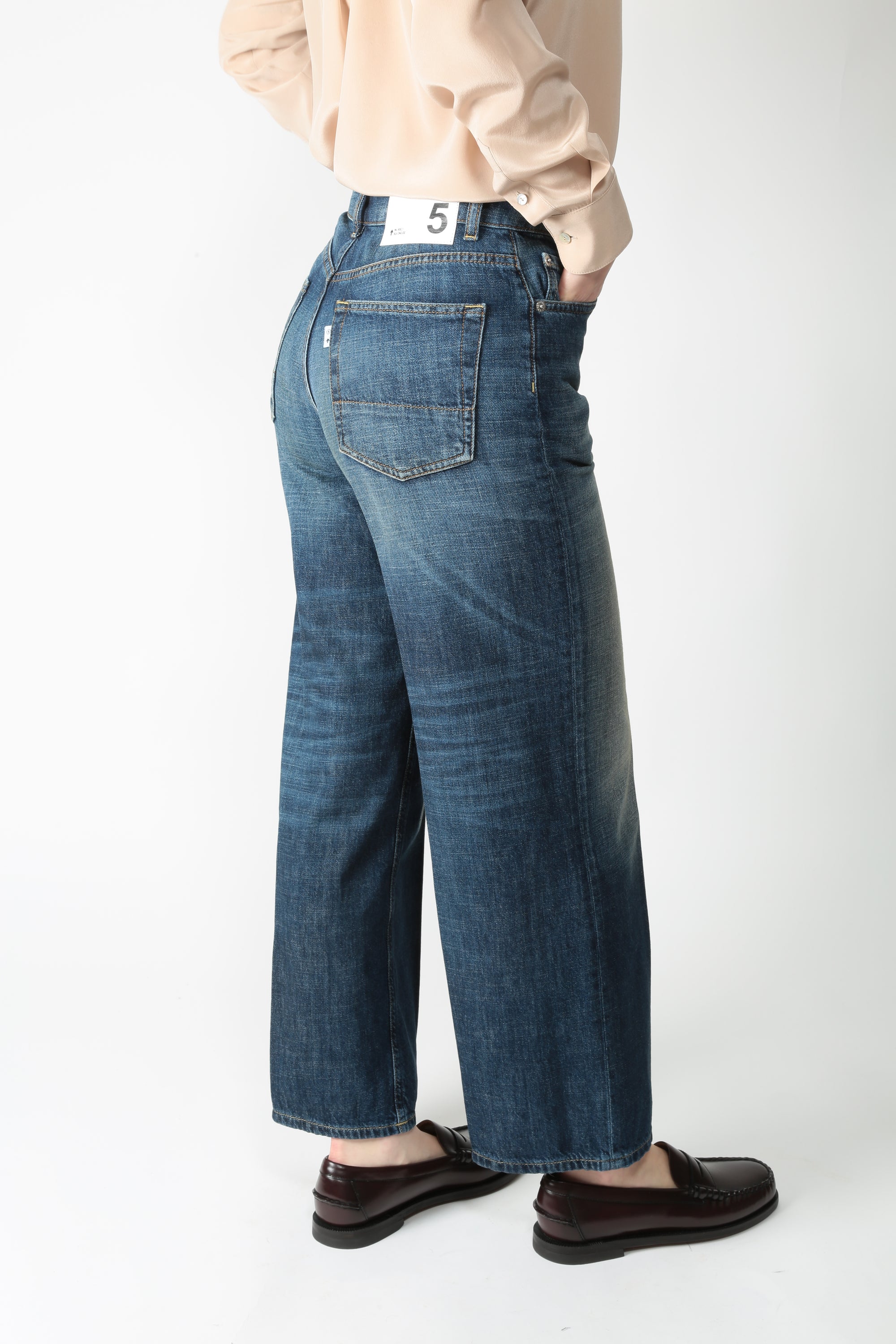 https://admin.shopify.com/store/gulieshop/products/15892653146461#:~:text=https%3A//www.gulieshop.it%20%E2%80%BA%20products%20%E2%80%BA%20departmet%2D5%2Djeans%2Dgamba%2Ddritta%2Dbrea%2Ddp53552d2df0069256