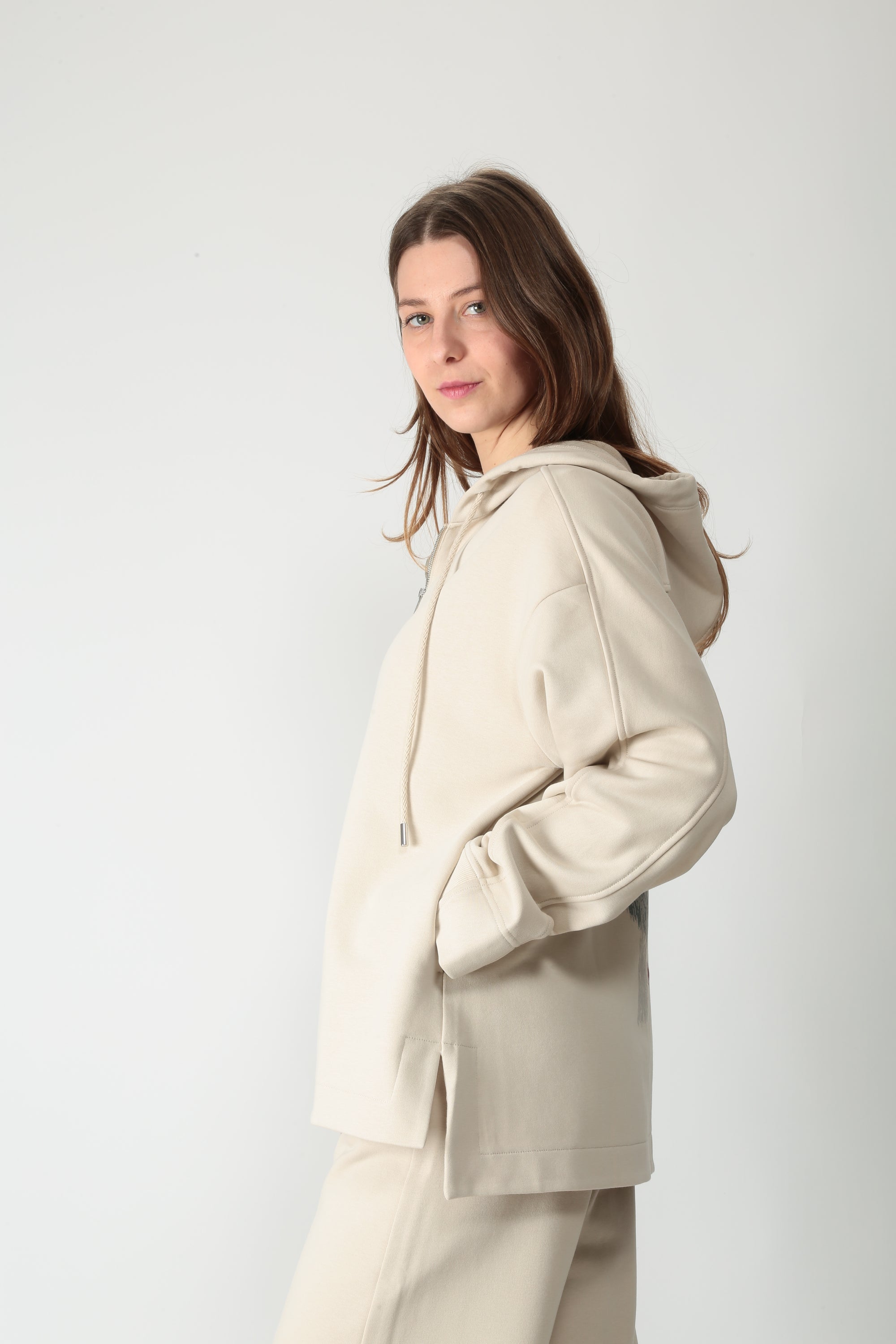 https://admin.shopify.com/store/gulieshop/products/15909805916509#:~:text=https%3A//www.gulieshop.it%20%E2%80%BA%20products%20%E2%80%BA%20maxmara%2Dmm%2Dfelpa%2Dcon%2Dzip%2Dmmlcloro