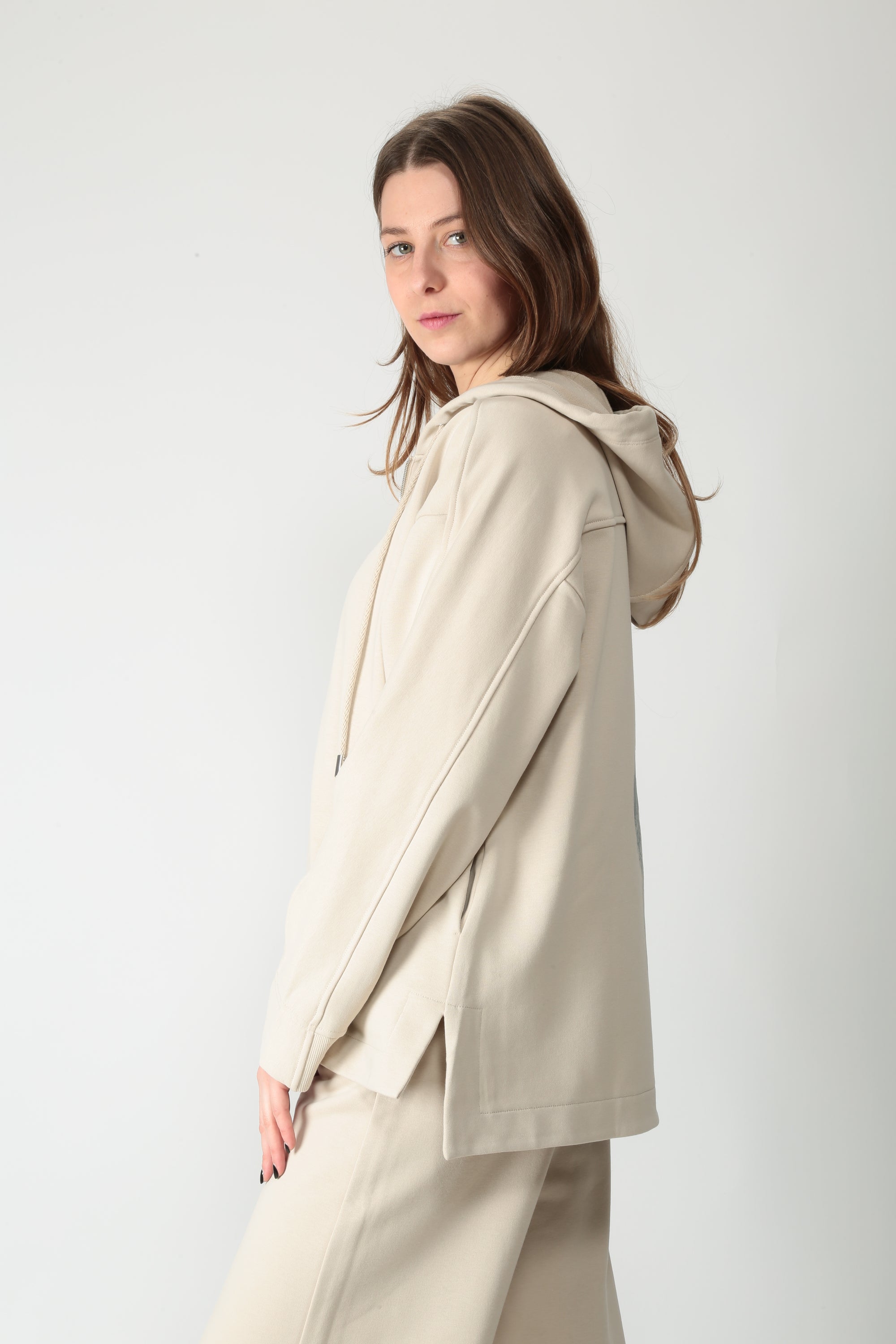 https://admin.shopify.com/store/gulieshop/products/15909805916509#:~:text=https%3A//www.gulieshop.it%20%E2%80%BA%20products%20%E2%80%BA%20maxmara%2Dmm%2Dfelpa%2Dcon%2Dzip%2Dmmlcloro