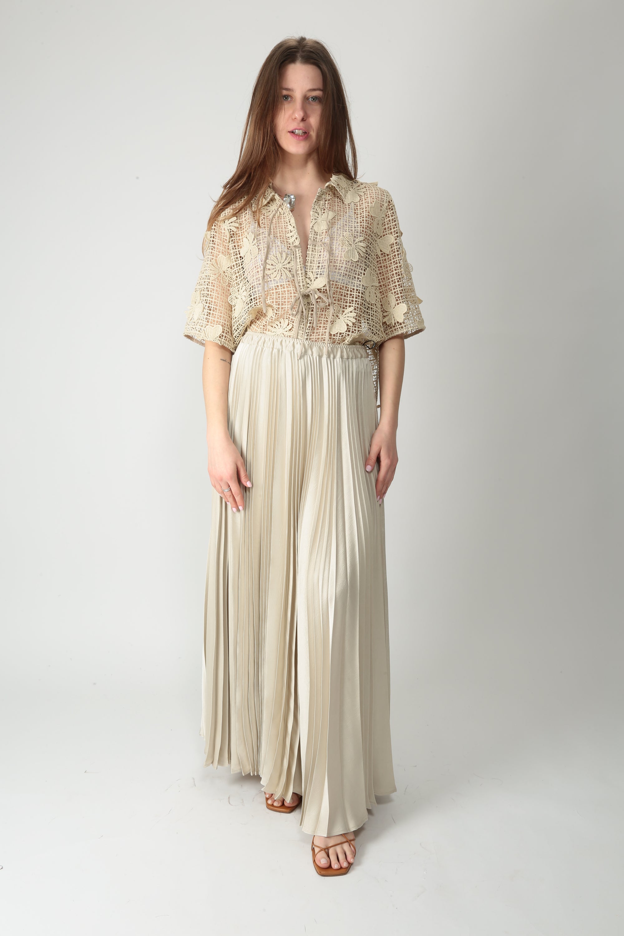 https://admin.shopify.com/store/gulieshop/products/16027972567389#:~:text=https%3A//www.gulieshop.it%20%E2%80%BA%20products%20%E2%80%BA%20beatrice%2Dcamicia%2Din%2Dcrochet%2D26fe3041ri287