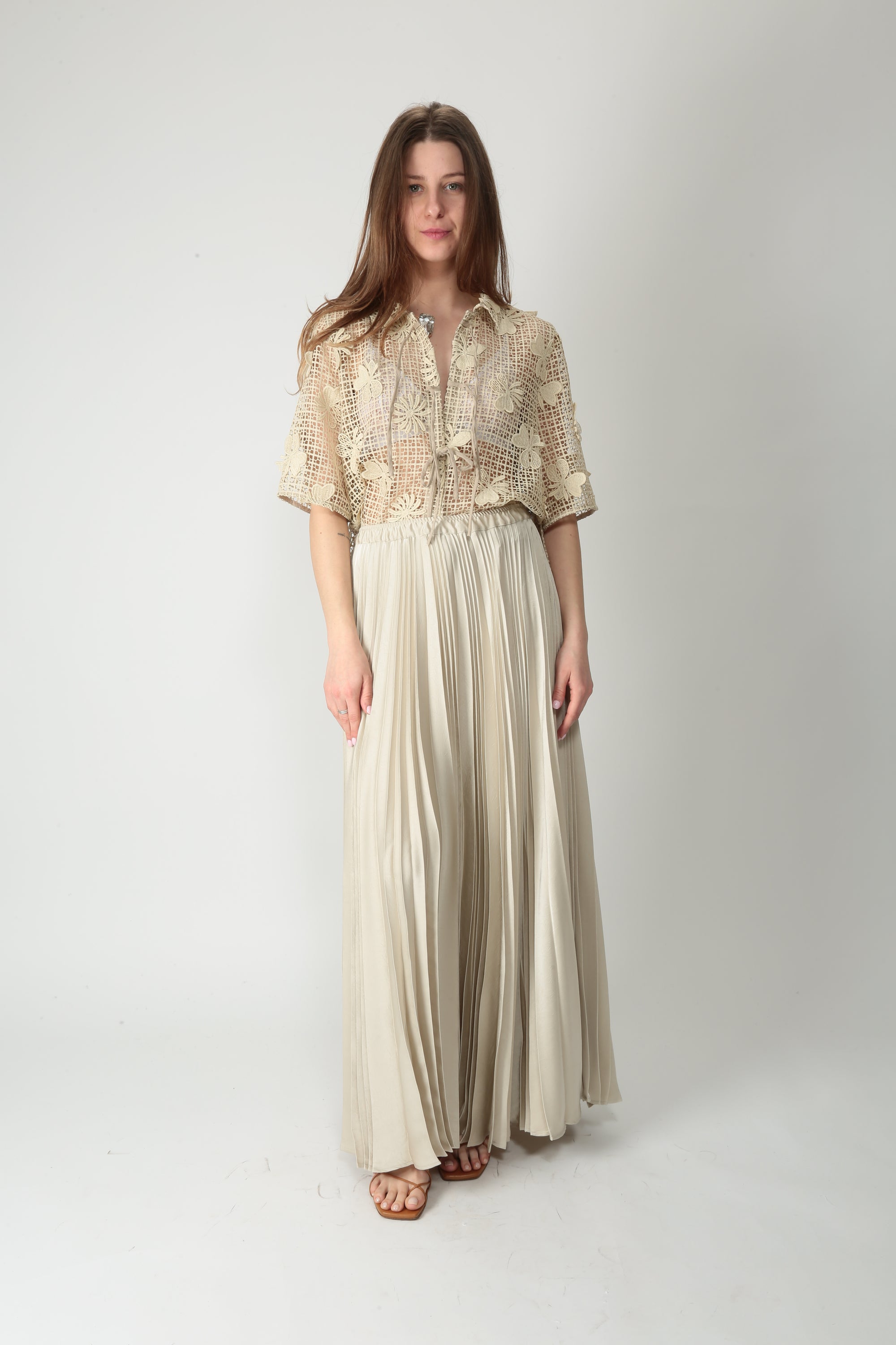 https://admin.shopify.com/store/gulieshop/products/16027972567389#:~:text=https%3A//www.gulieshop.it%20%E2%80%BA%20products%20%E2%80%BA%20beatrice%2Dcamicia%2Din%2Dcrochet%2D26fe3041ri287