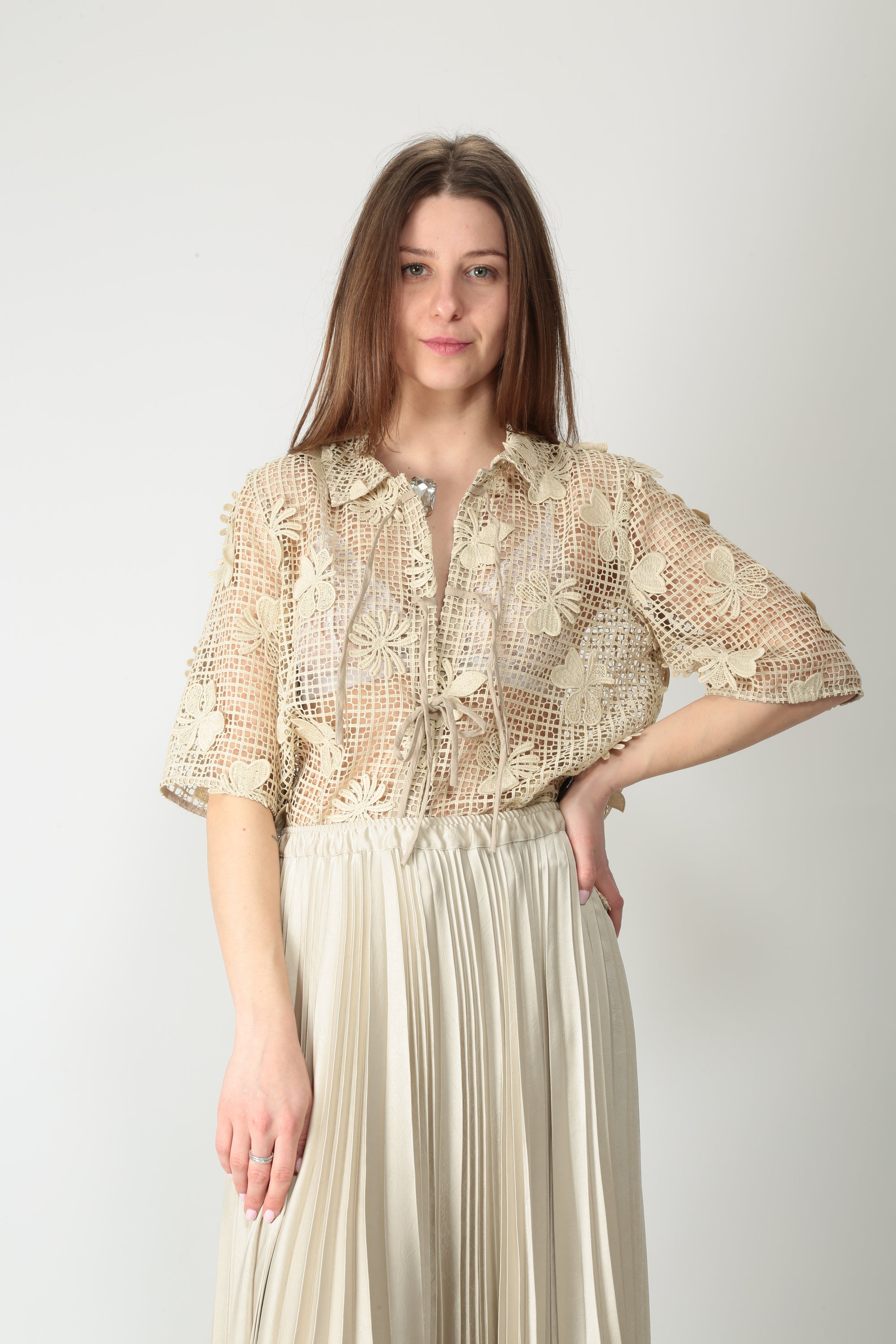 https://admin.shopify.com/store/gulieshop/products/16027972567389#:~:text=https%3A//www.gulieshop.it%20%E2%80%BA%20products%20%E2%80%BA%20beatrice%2Dcamicia%2Din%2Dcrochet%2D26fe3041ri287