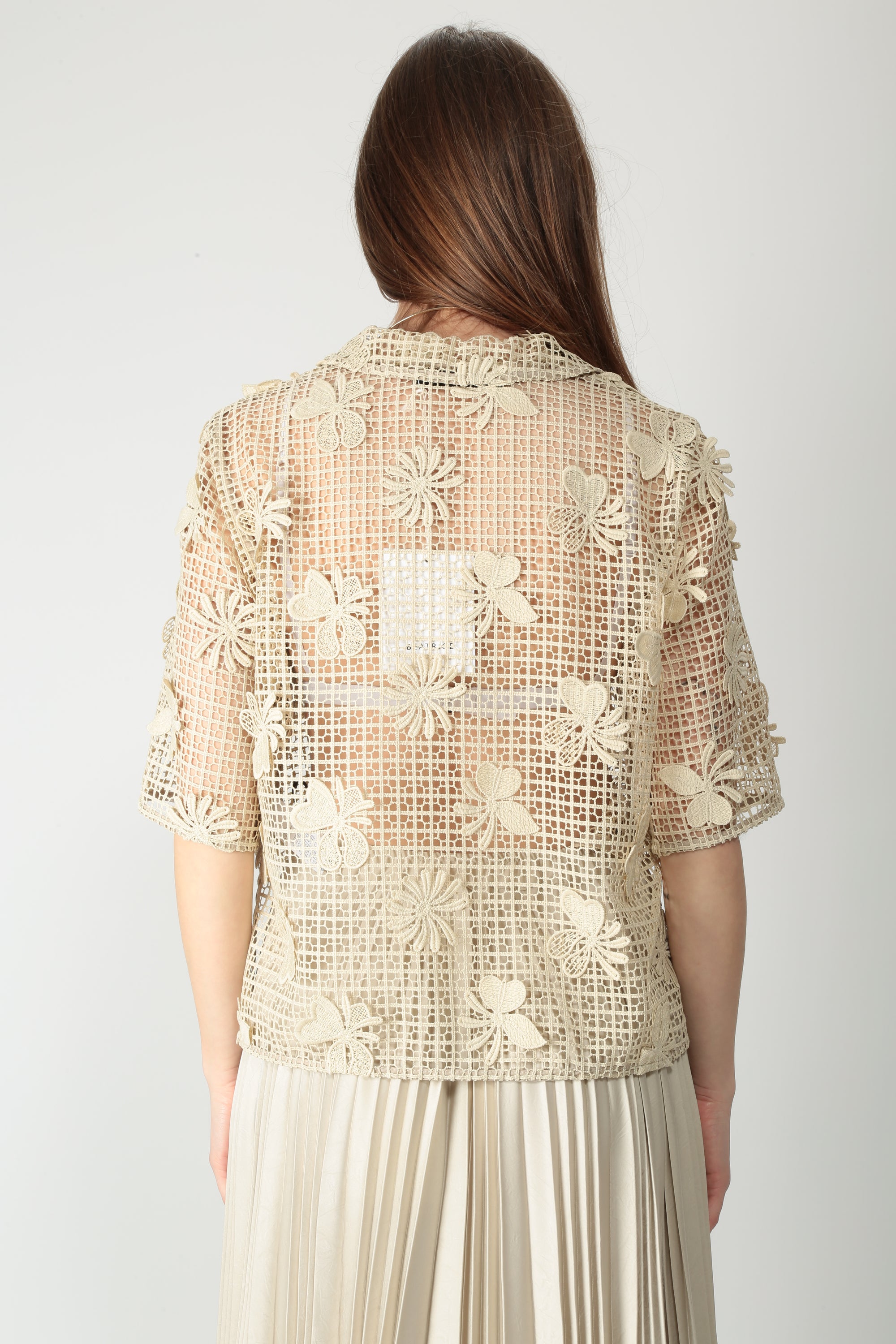 https://admin.shopify.com/store/gulieshop/products/16027972567389#:~:text=https%3A//www.gulieshop.it%20%E2%80%BA%20products%20%E2%80%BA%20beatrice%2Dcamicia%2Din%2Dcrochet%2D26fe3041ri287