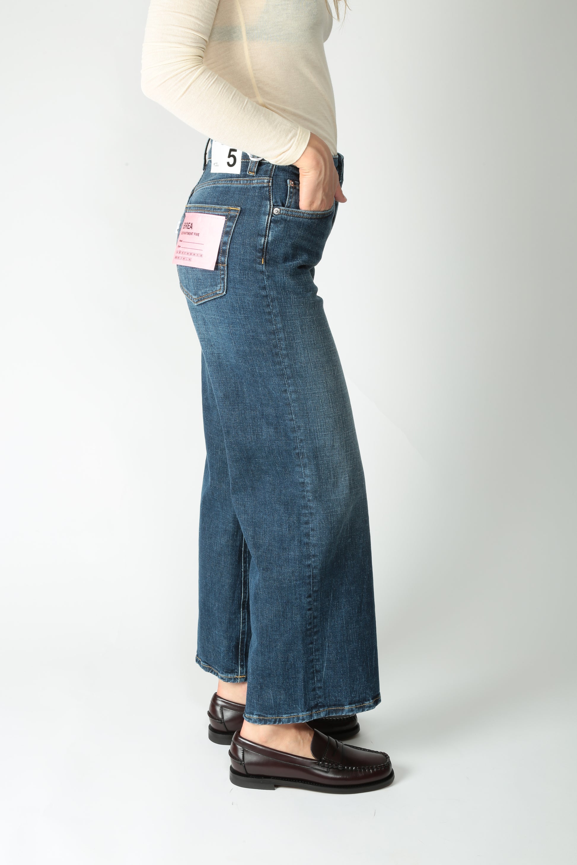 https://admin.shopify.com/store/gulieshop/products/15576296522077#:~:text=https%3A//www.gulieshop.it%20%E2%80%BA%20products%20%E2%80%BA%20department%2D5%2Djeans%2Dculotte%2Dbrea%2Ddp53551d2ts0182114