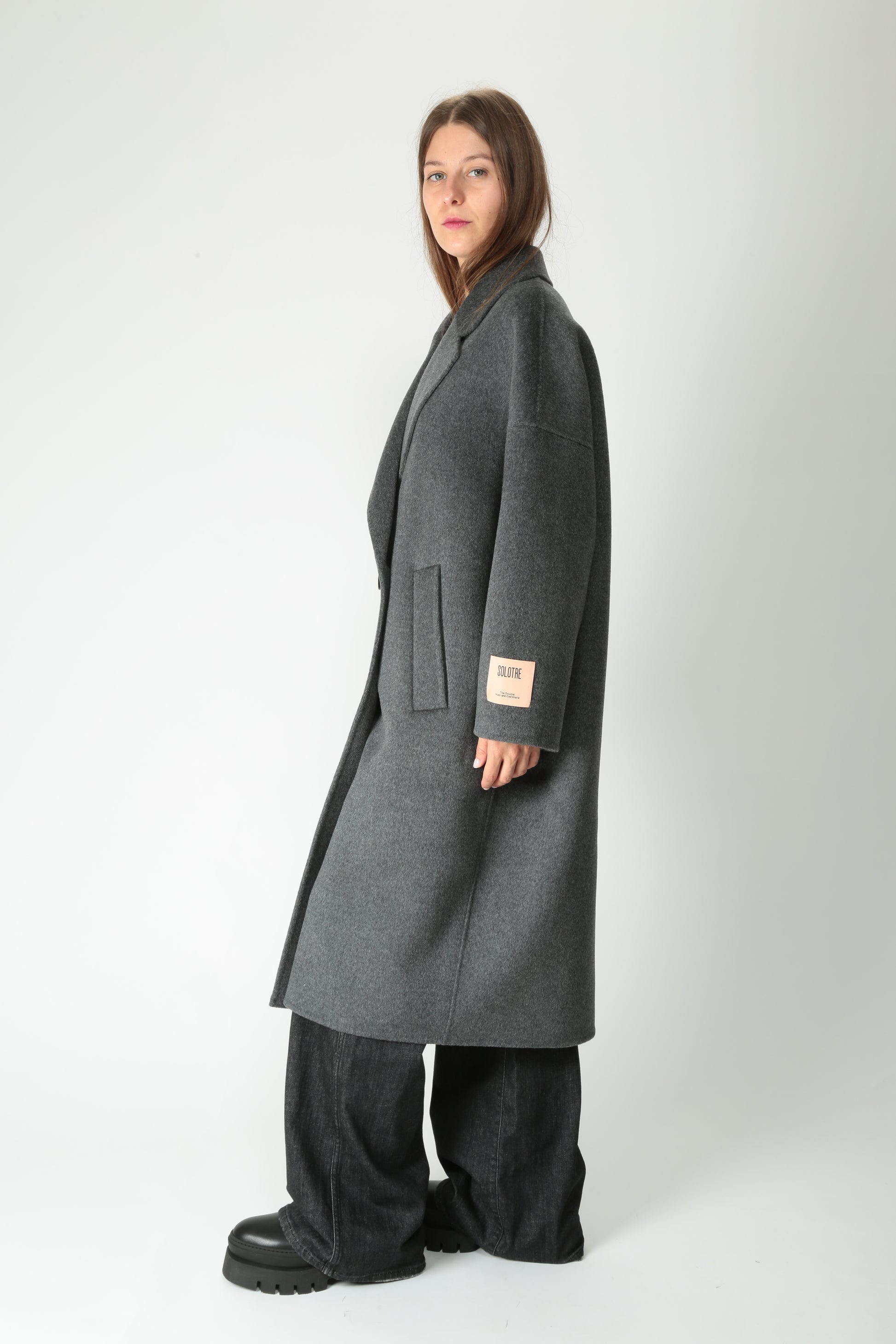 https://admin.shopify.com/store/gulieshop/products/15580038922589#:~:text=https%3A//www.gulieshop.it%20%E2%80%BA%20products%20%E2%80%BA%20solotre%2Dcappotto%2Din%2Dlana%2De%2Dcachemire%2Dm1f001