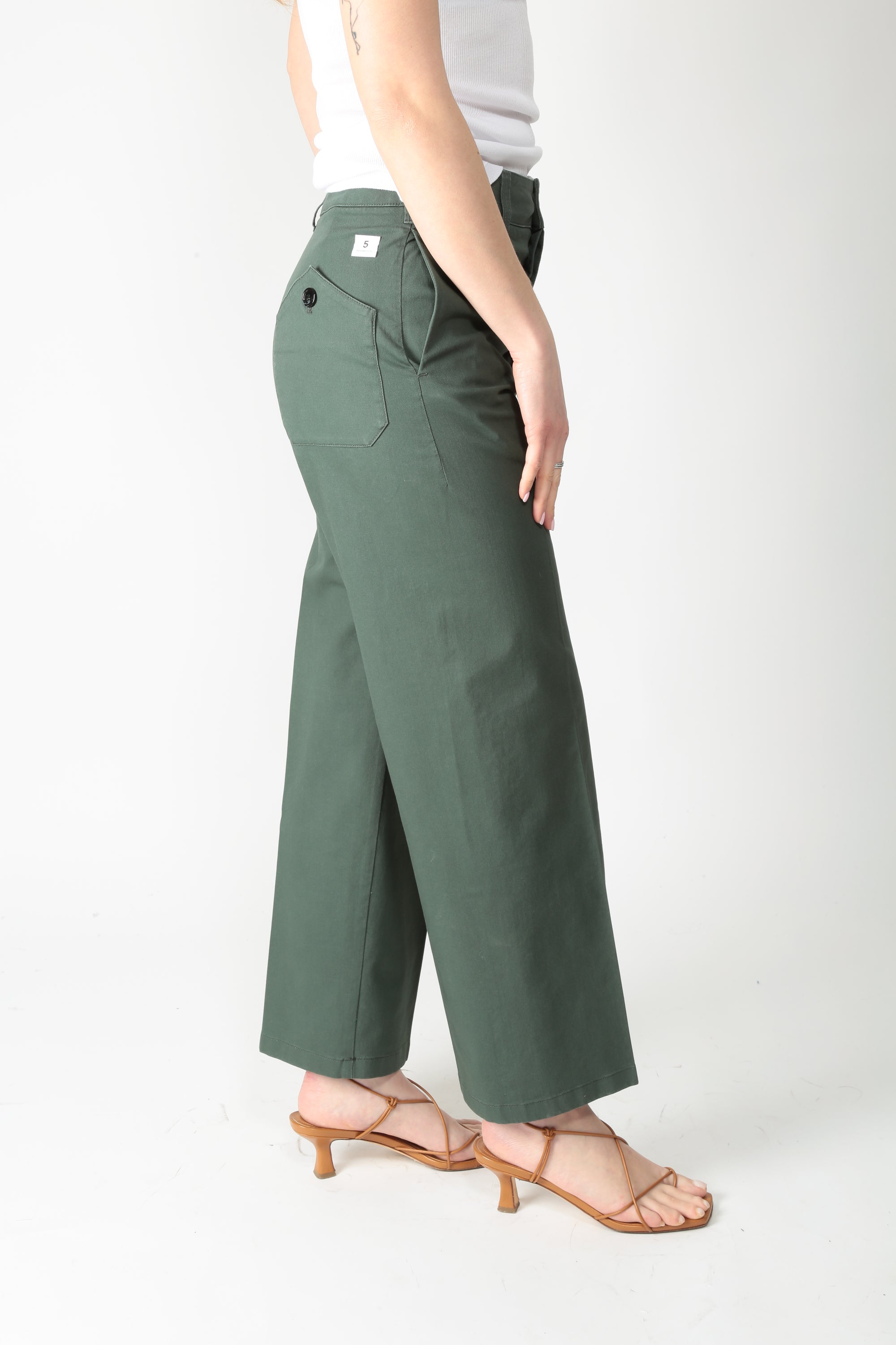 https://admin.shopify.com/store/gulieshop/products/15996605694301#:~:text=https%3A//www.gulieshop.it%20%E2%80%BA%20products%20%E2%80%BA%20department%2D5%2Dpantaloni%2Ddue%2Dpant%2Ddp05152m2ts0202187%2D1
