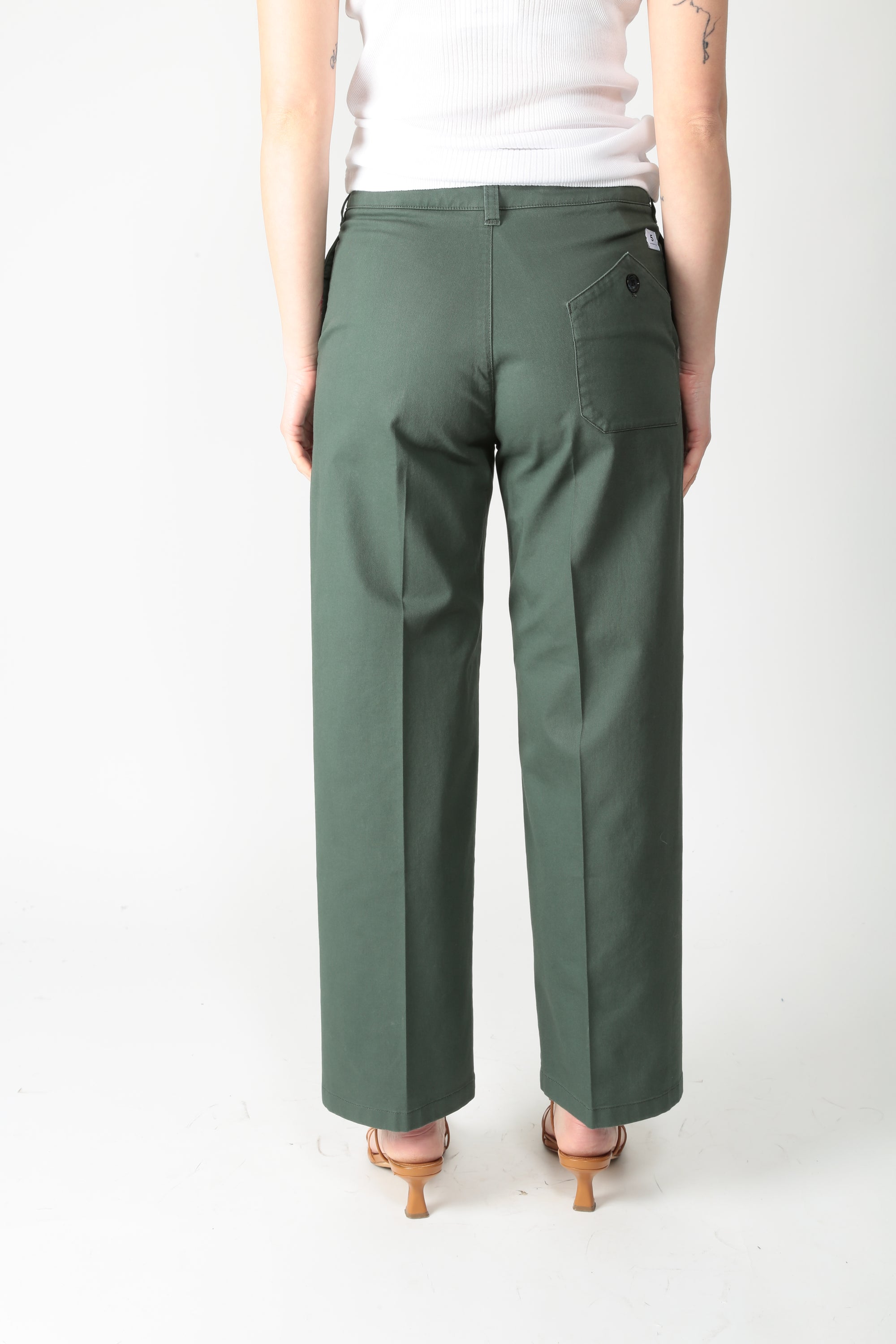 https://admin.shopify.com/store/gulieshop/products/15996605694301#:~:text=https%3A//www.gulieshop.it%20%E2%80%BA%20products%20%E2%80%BA%20department%2D5%2Dpantaloni%2Ddue%2Dpant%2Ddp05152m2ts0202187%2D1