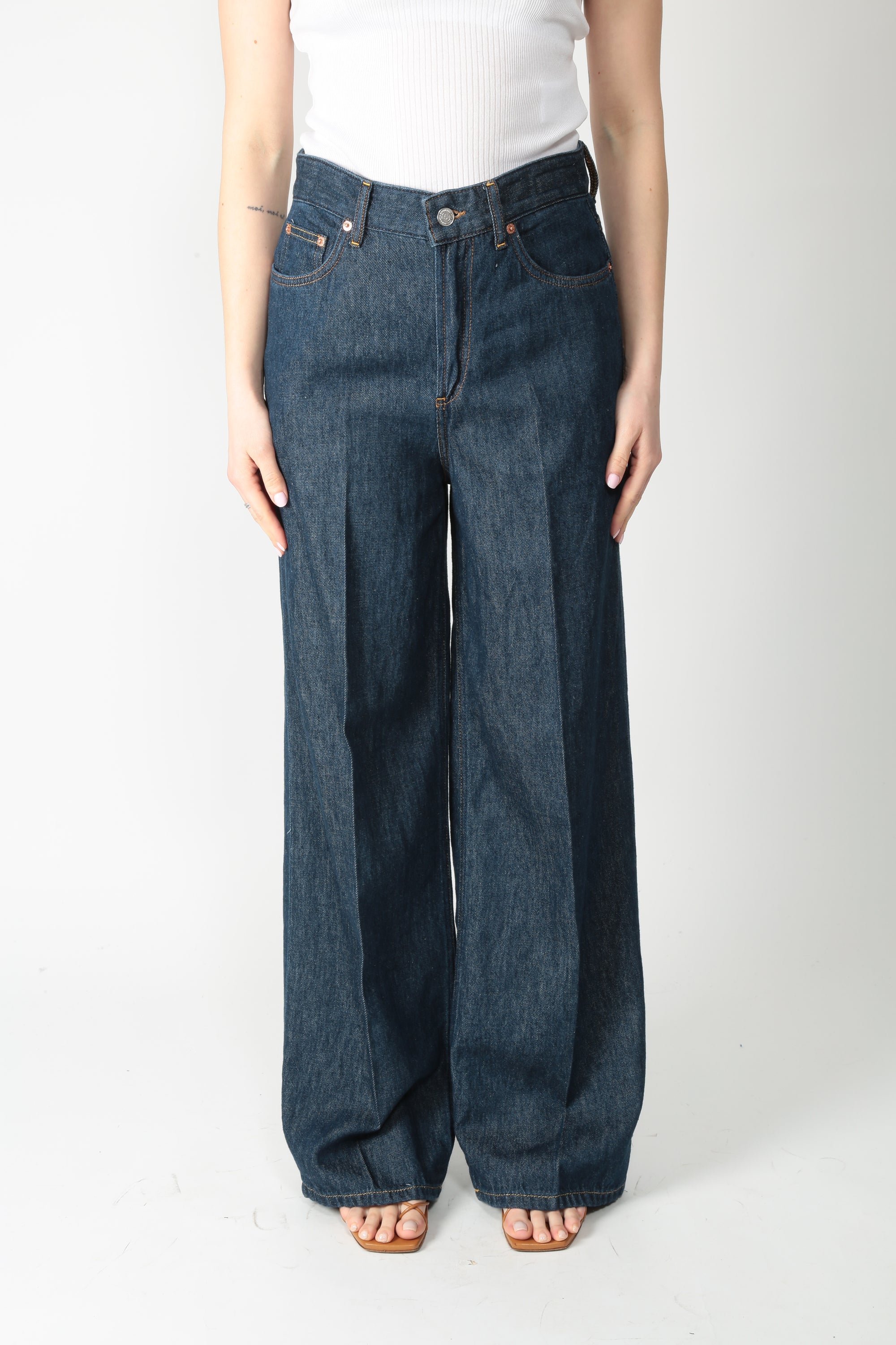 https://admin.shopify.com/store/gulieshop/products/15996633186653#:~:text=https%3A//www.gulieshop.it%20%E2%80%BA%20products%20%E2%80%BA%20department%2D5%2Djeans%2Dgamba%2Dampia%2Dexpress%2Ddp52952d2tf0354083